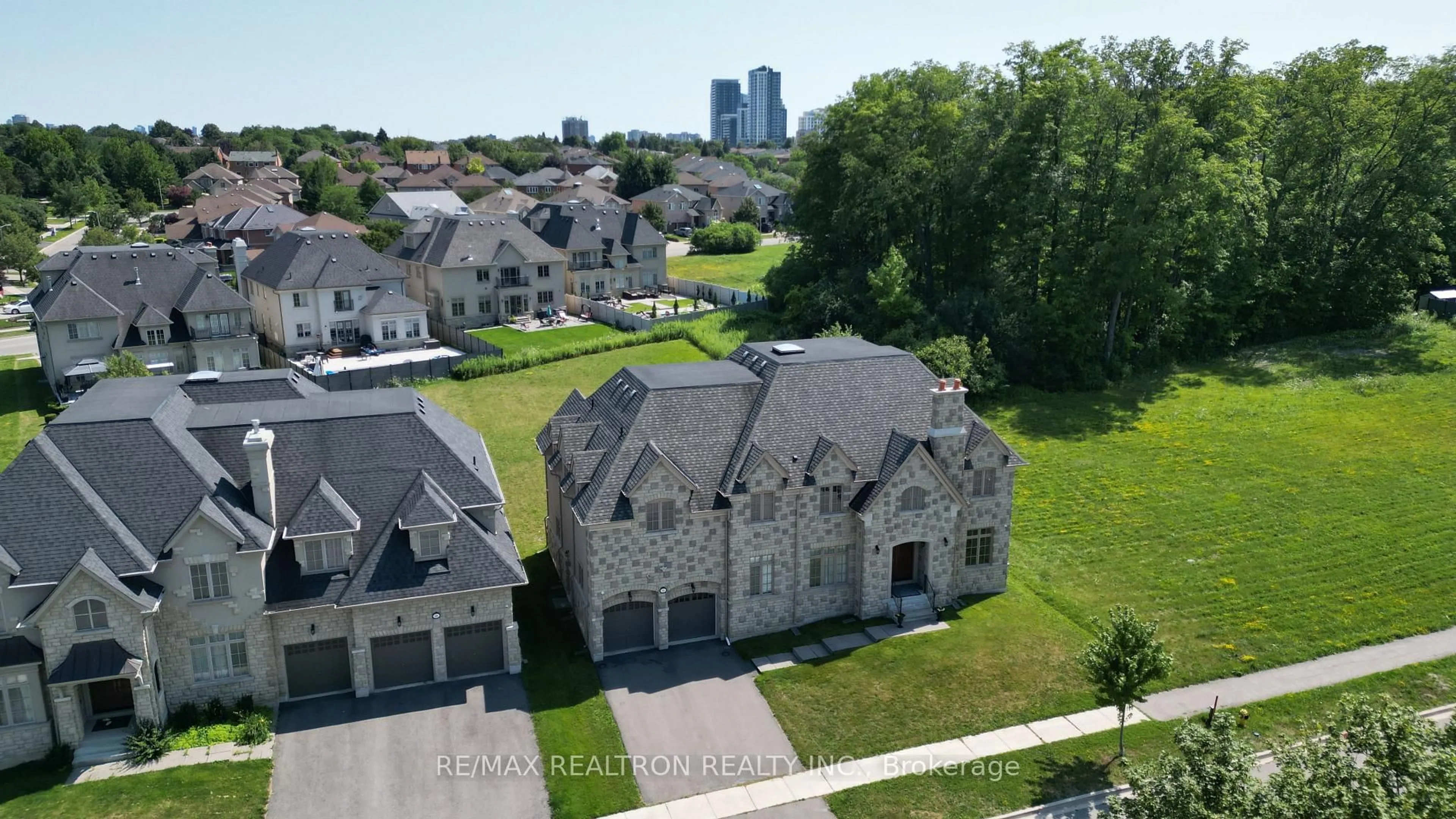 A pic from outside/outdoor area/front of a property/back of a property/a pic from drone, unknown for 58 Wigston Pl, Vaughan Ontario L4J 8C6