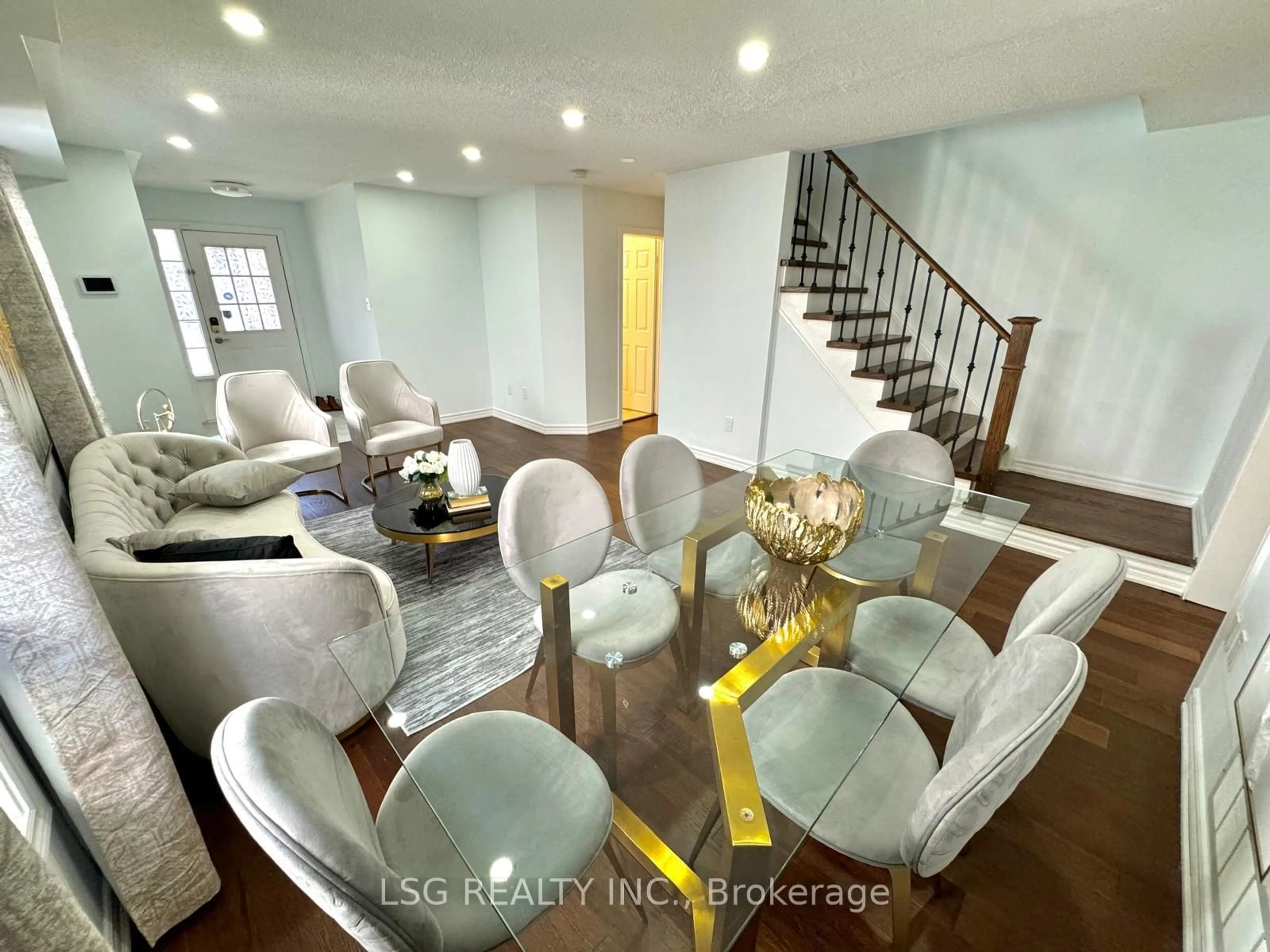 Unknown for 20 Hollidge Blvd, Aurora Ontario L4G 7H7