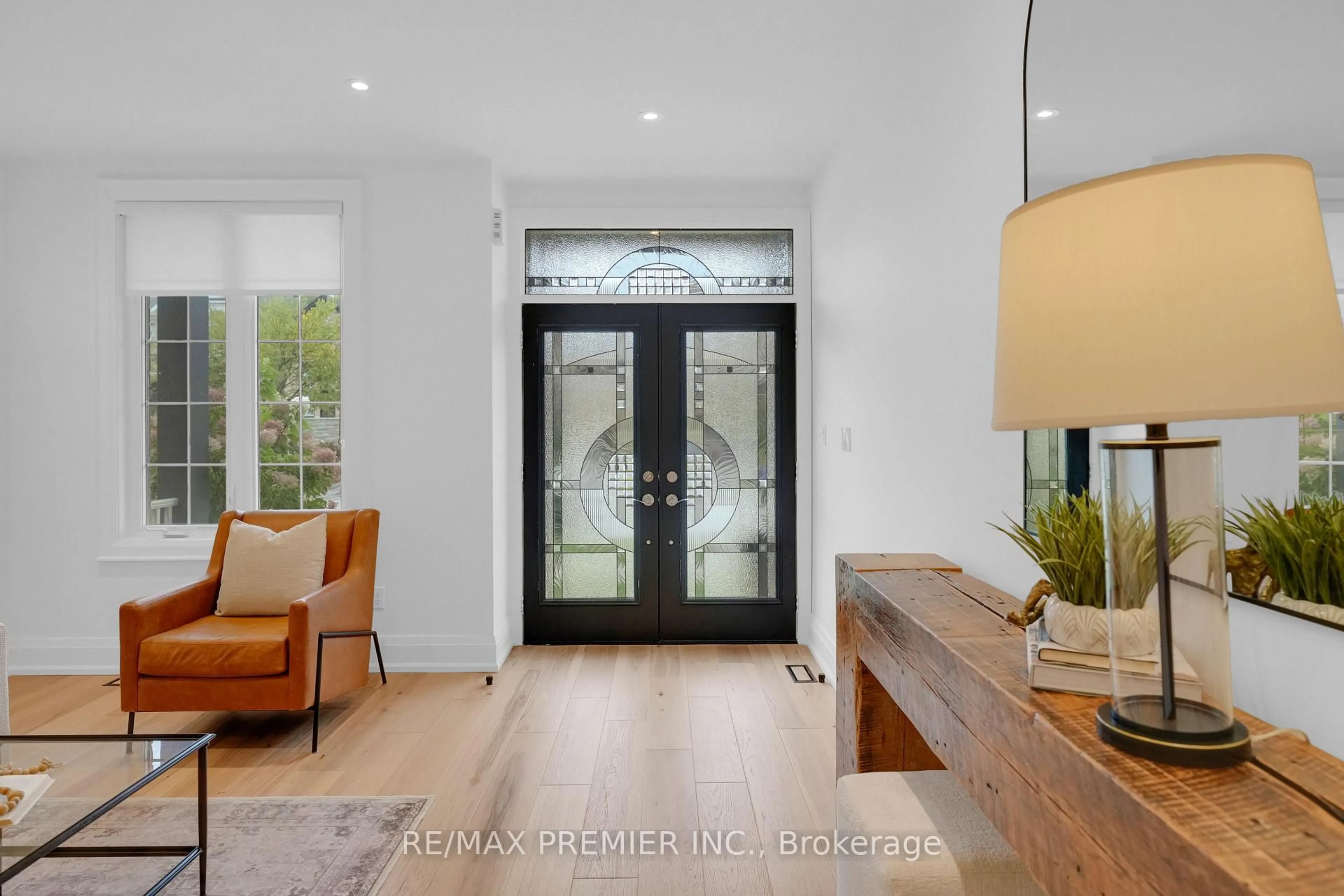 Indoor entryway for 37 Walls Cres, New Tecumseth Ontario L0G 1W0