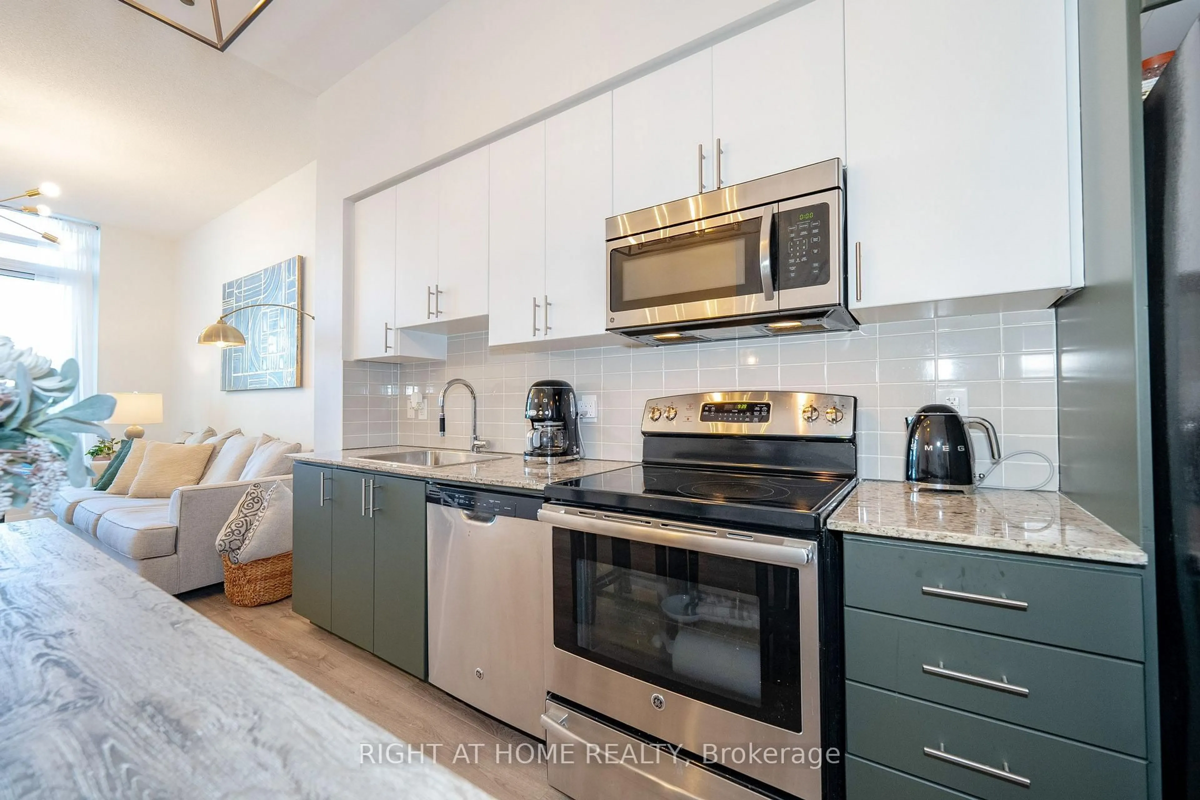 Open concept kitchen, ceramic/tile floor for 7171 Yonge St #306, Markham Ontario L3T 0C5