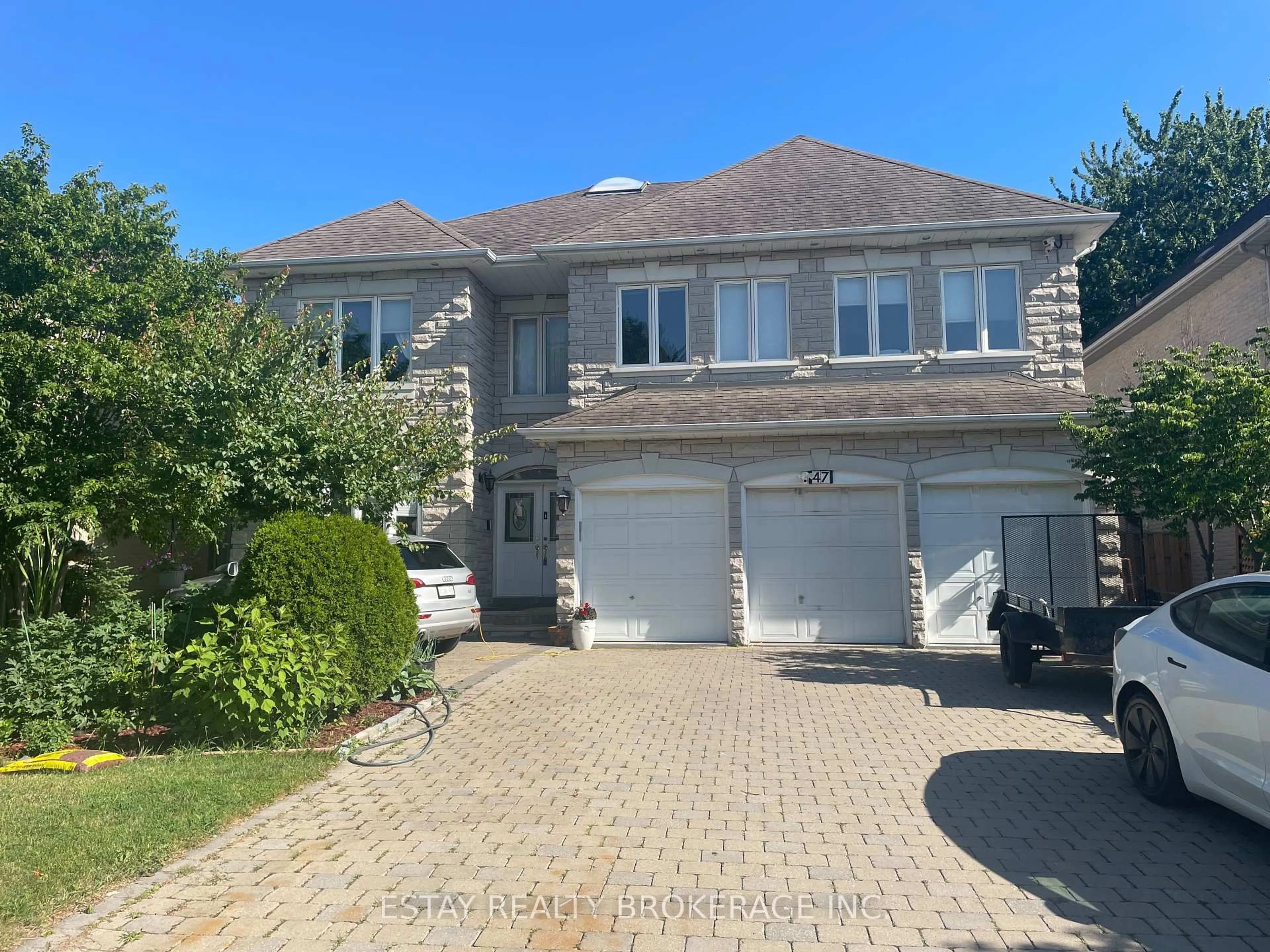 A pic from outside/outdoor area/front of a property/back of a property/a pic from drone, street for 47 Pathlane Rd, Richmond Hill Ontario L4B 4A6