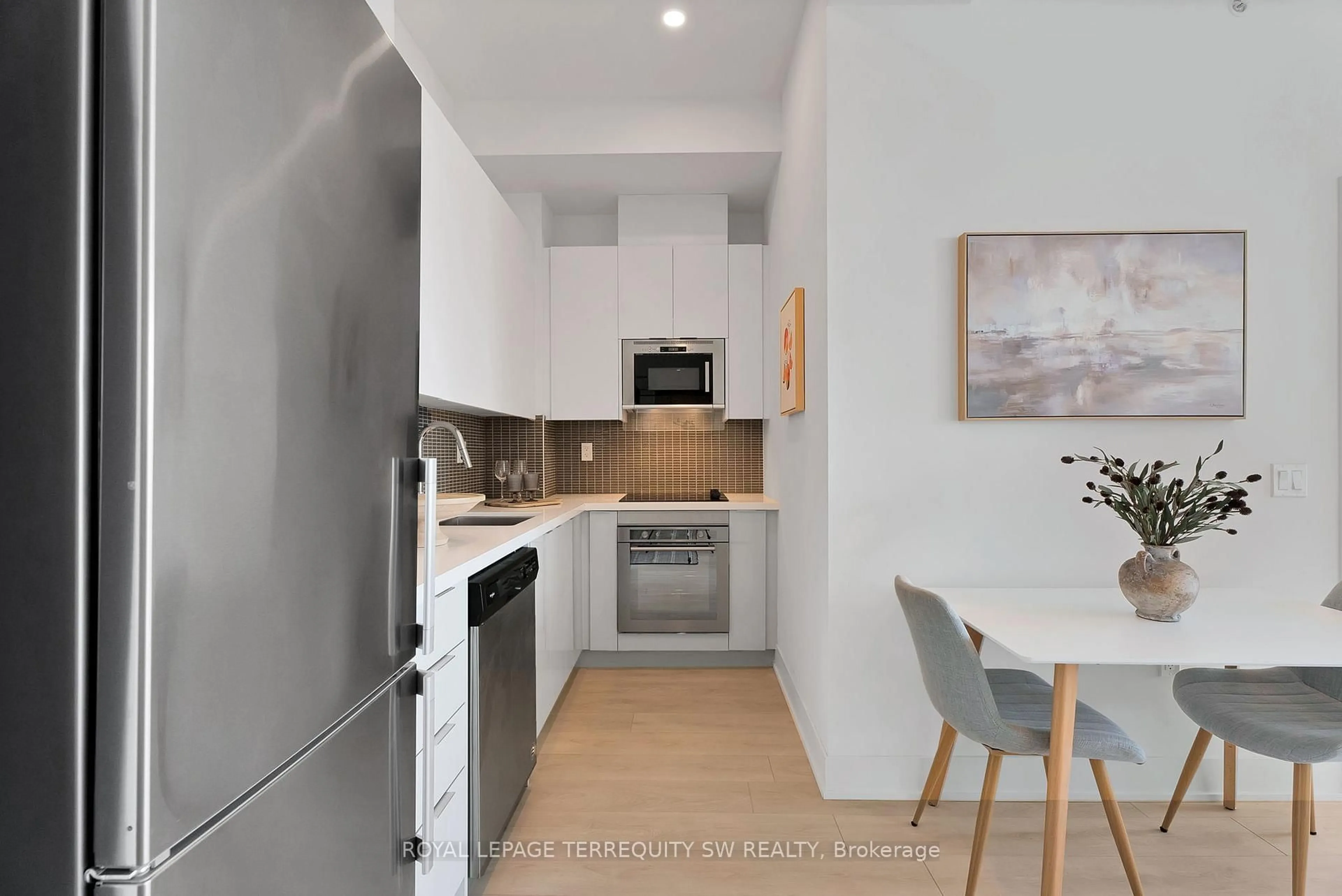 Standard kitchen, unknown for 2916 Highway 7 #515, Vaughan Ontario L4K 0K6