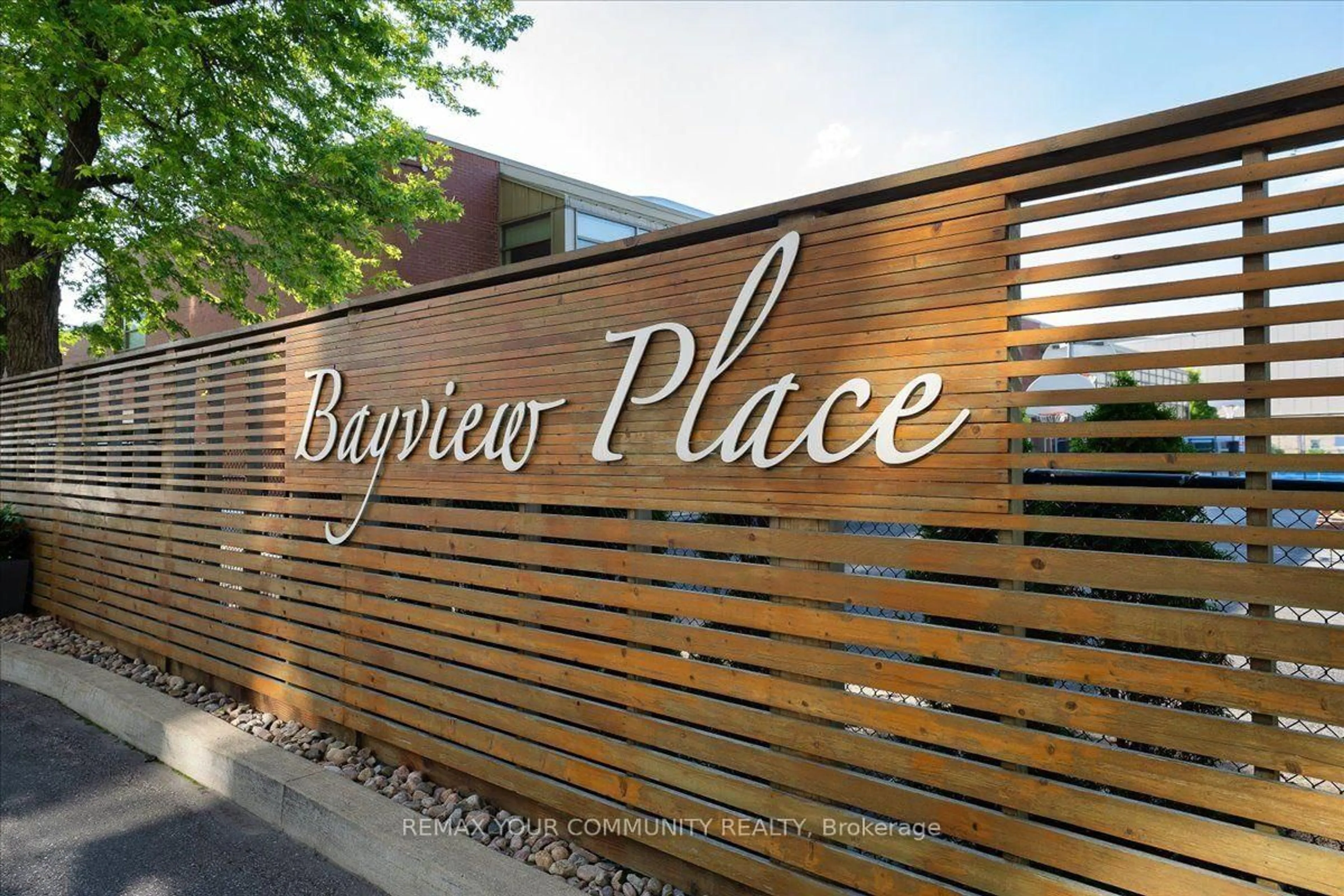 Indoor foyer for 8501 Bayview Ave #907, Richmond Hill Ontario L4B 3J7