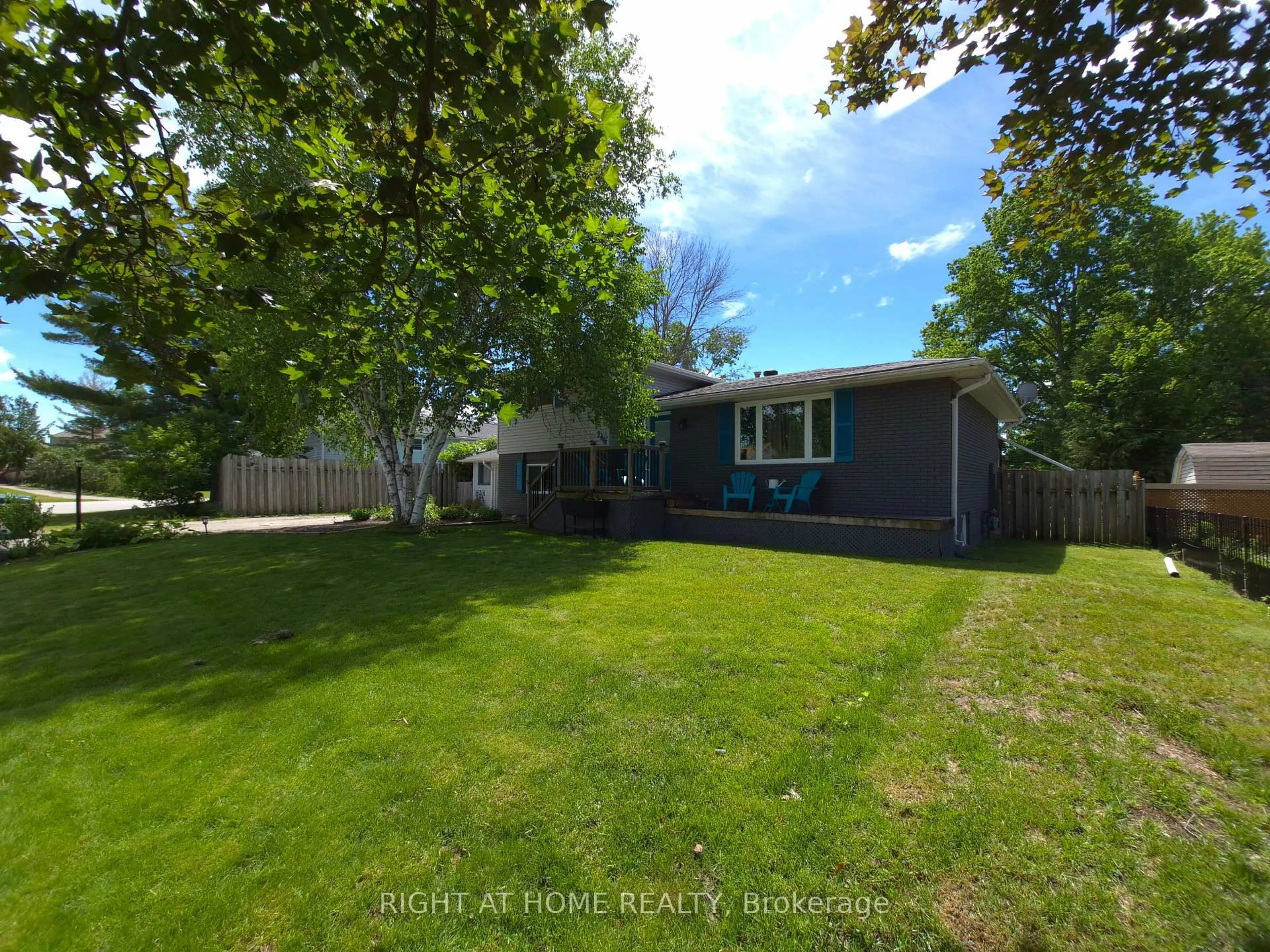 A pic from outside/outdoor area/front of a property/back of a property/a pic from drone, street for 246 Calford St, Essa Ontario L0M 1B0