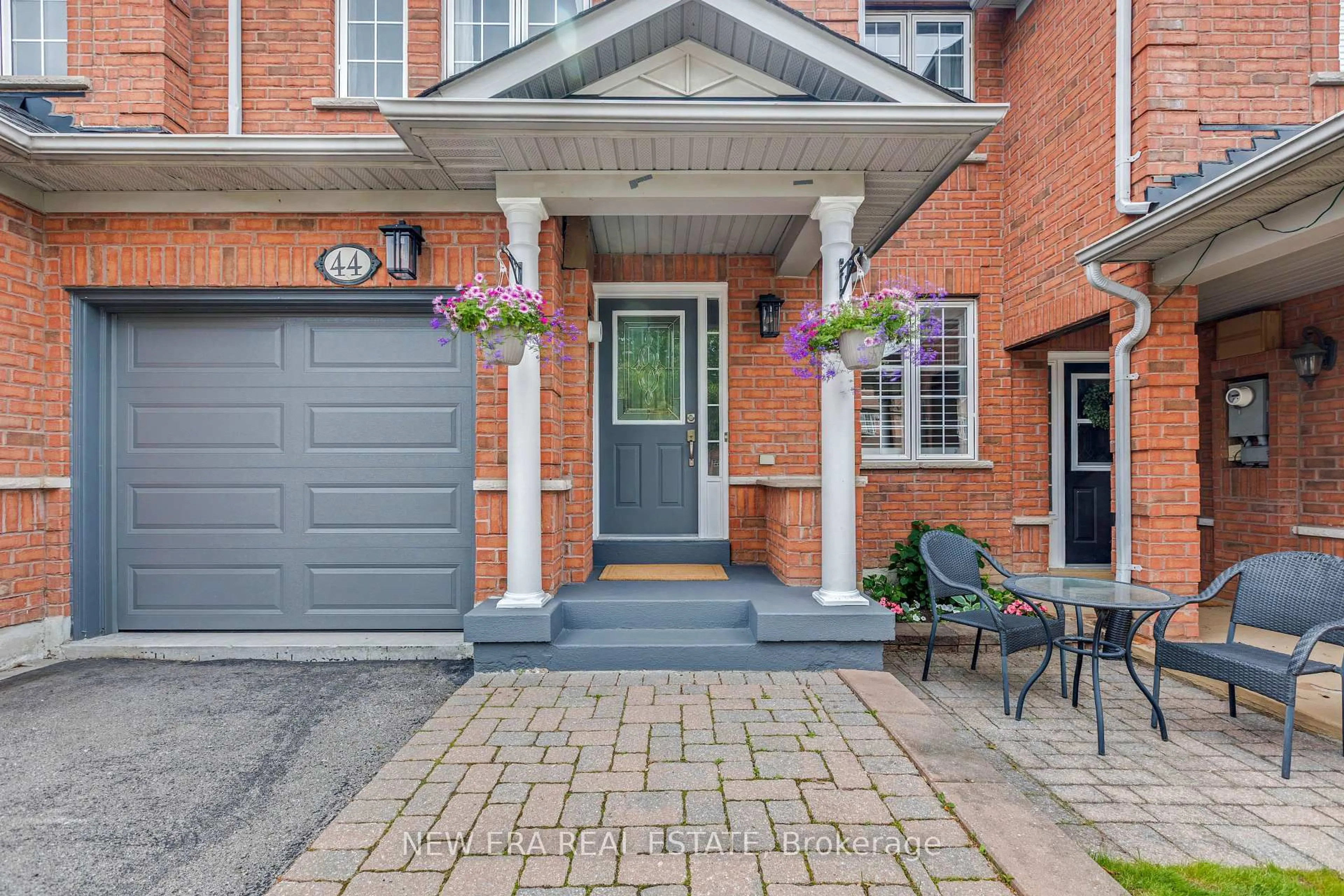 Home with brick exterior material, street for 44 Millcliff Circ, Aurora Ontario L4G 7N7