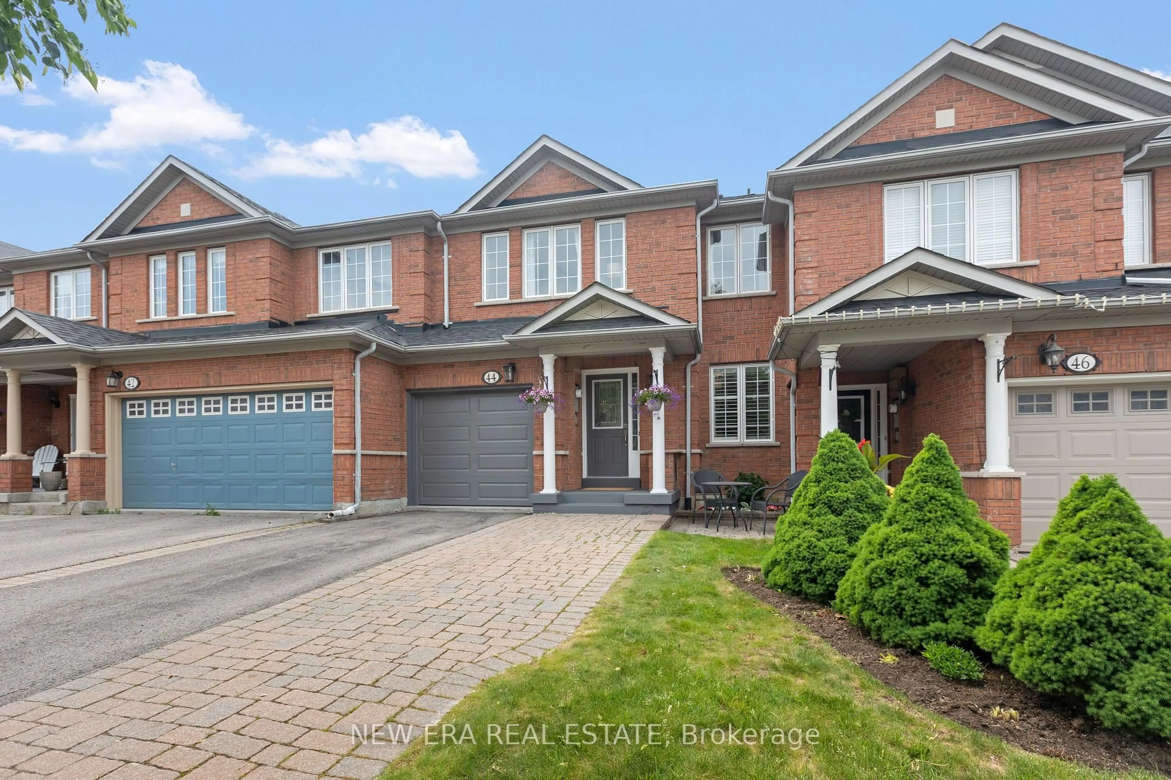 Home with brick exterior material, street for 44 Millcliff Circ, Aurora Ontario L4G 7N7