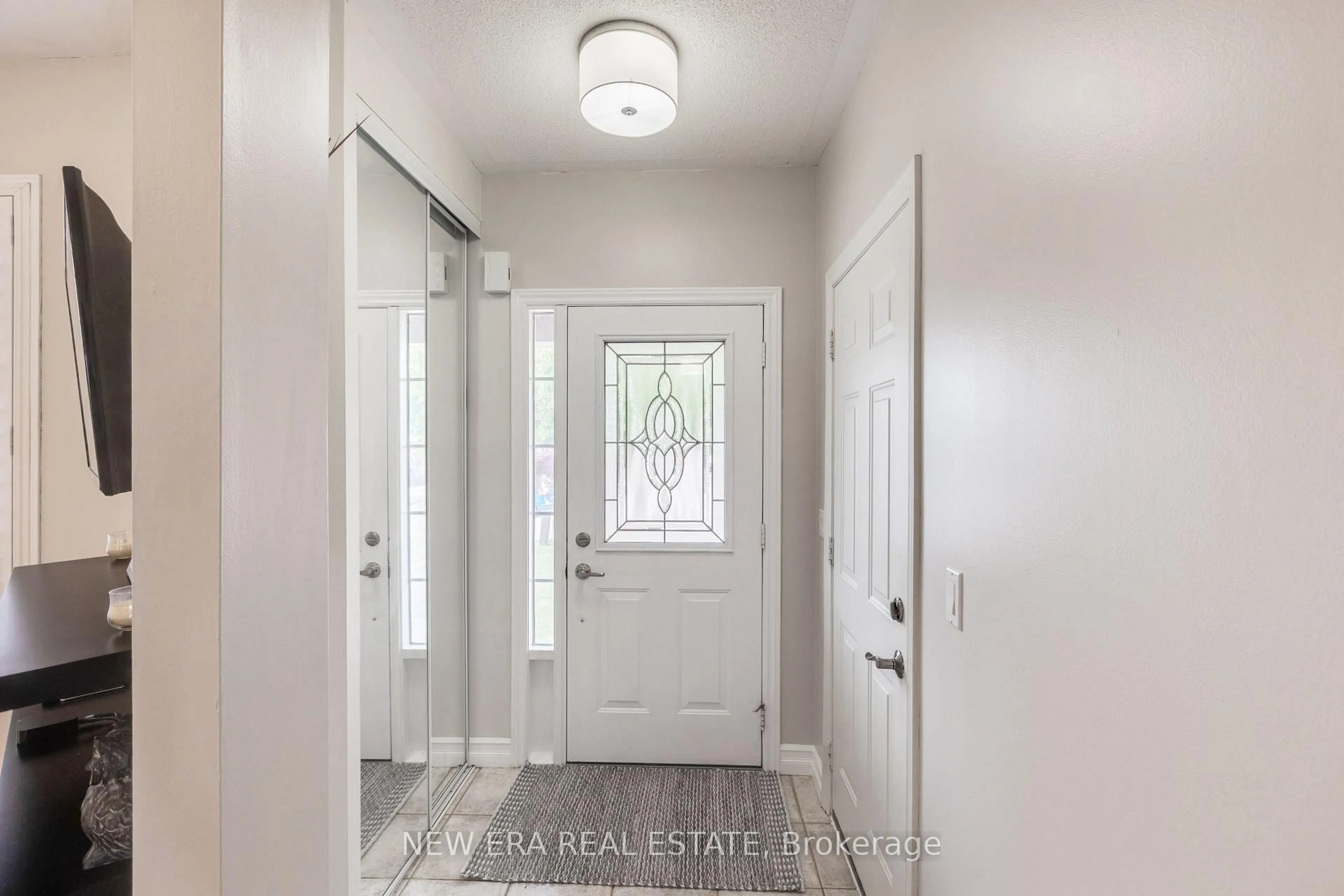 Indoor entryway for 44 Millcliff Circ, Aurora Ontario L4G 7N7