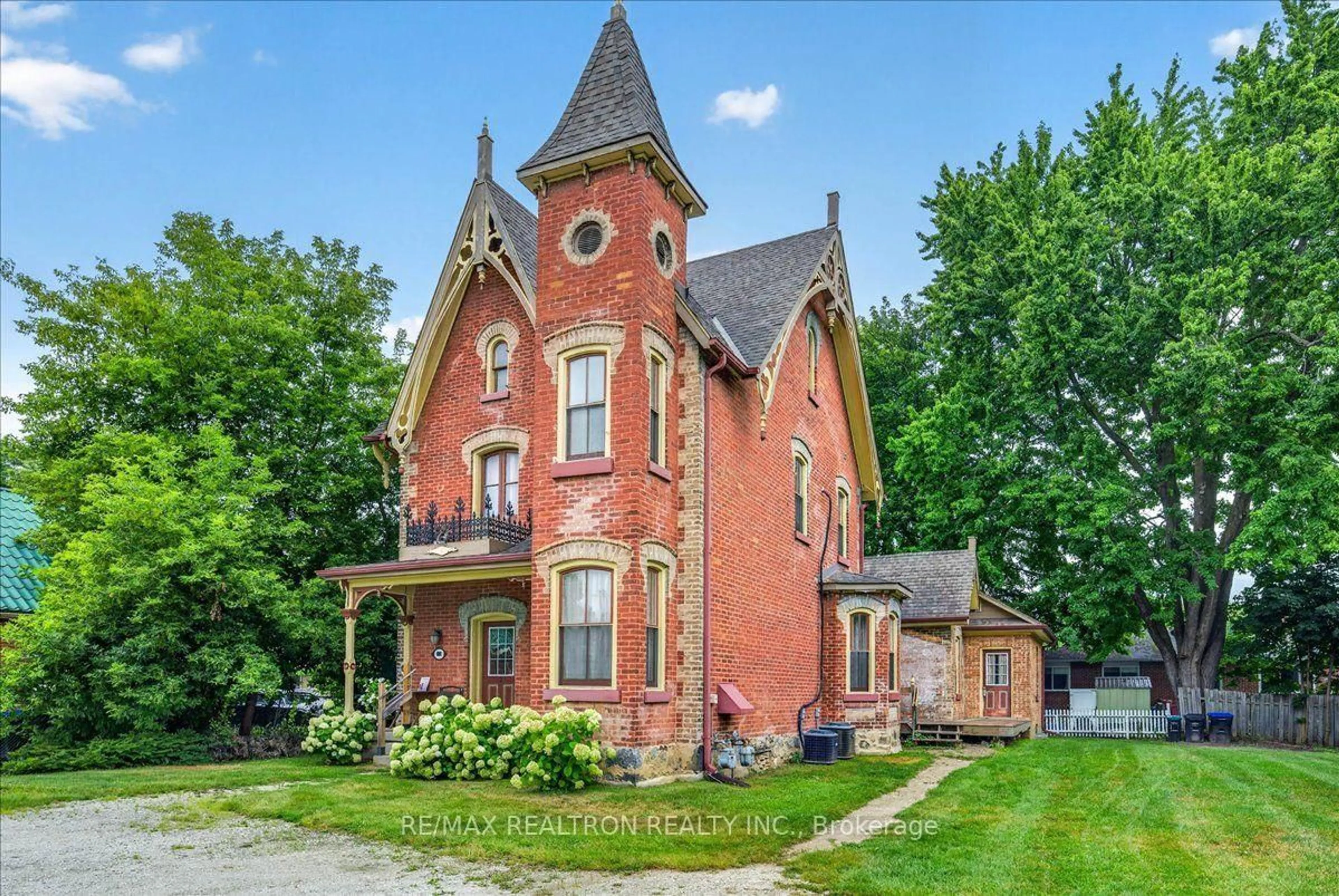 Home with brick exterior material, building for 100 Victoria St, New Tecumseth Ontario L9R 1L1