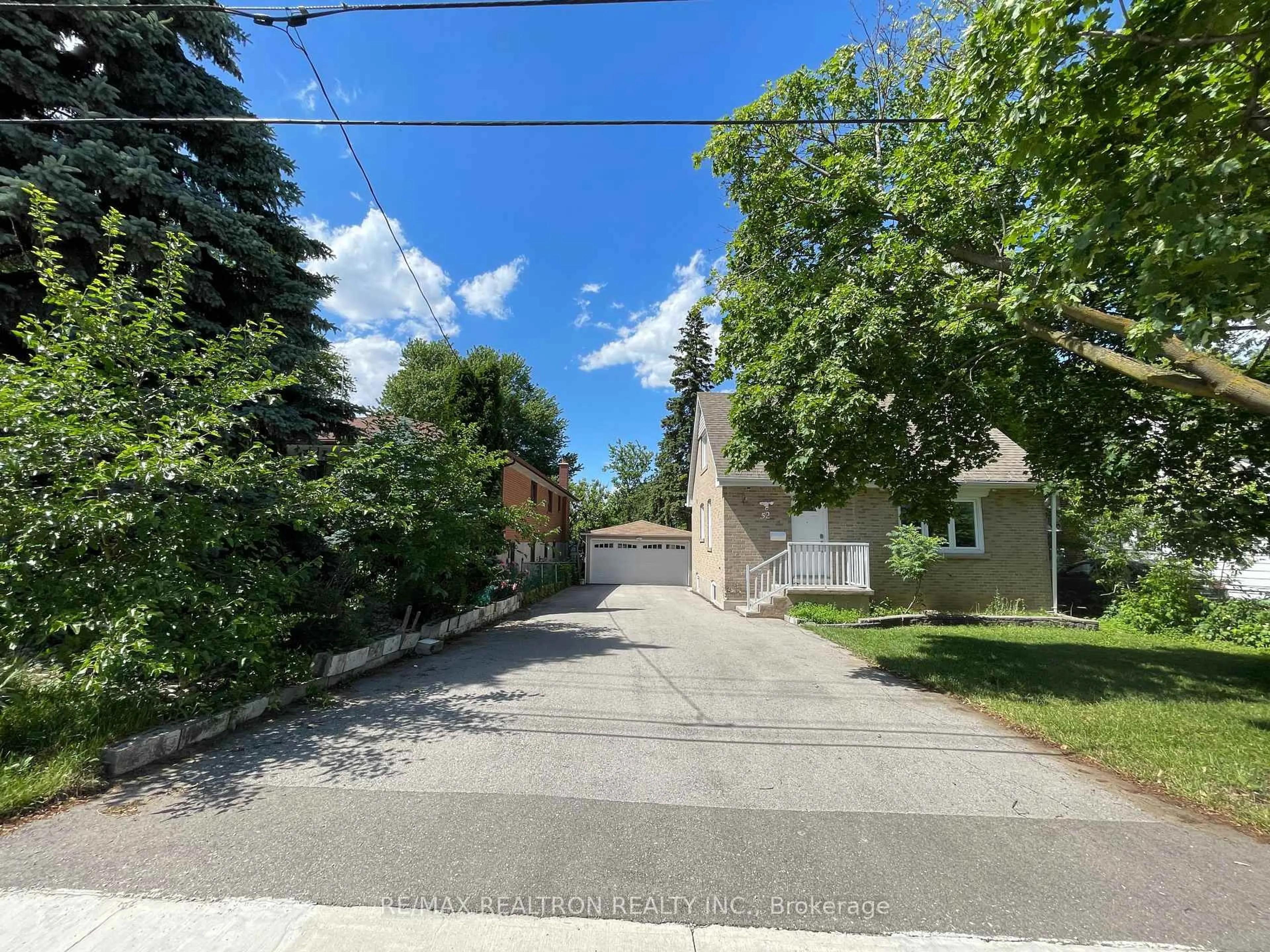 A pic from outside/outdoor area/front of a property/back of a property/a pic from drone, street for 52 Glen Cameron Rd, Markham Ontario L3T 1P6