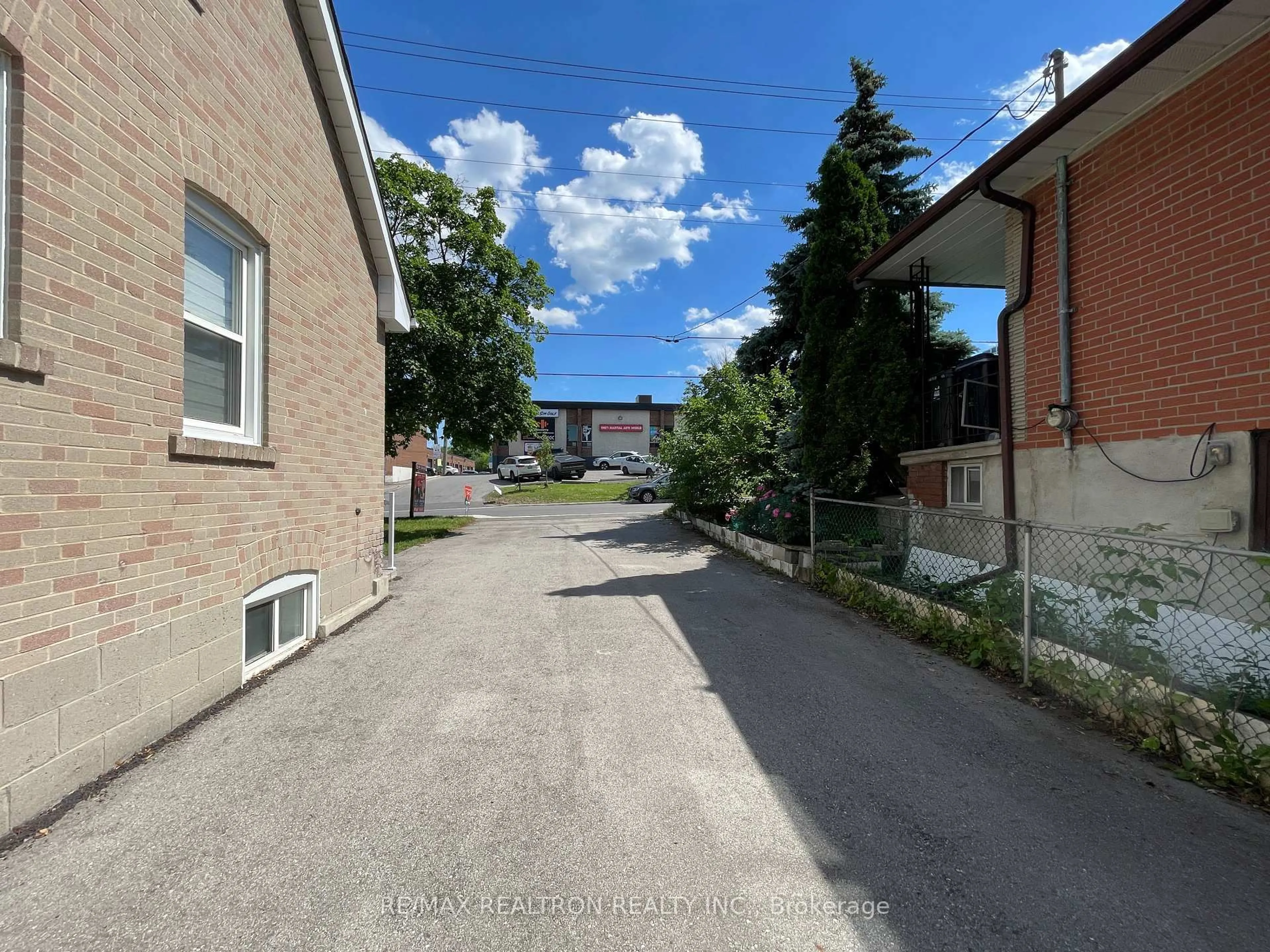 A pic from outside/outdoor area/front of a property/back of a property/a pic from drone, street for 52 Glen Cameron Rd, Markham Ontario L3T 1P6