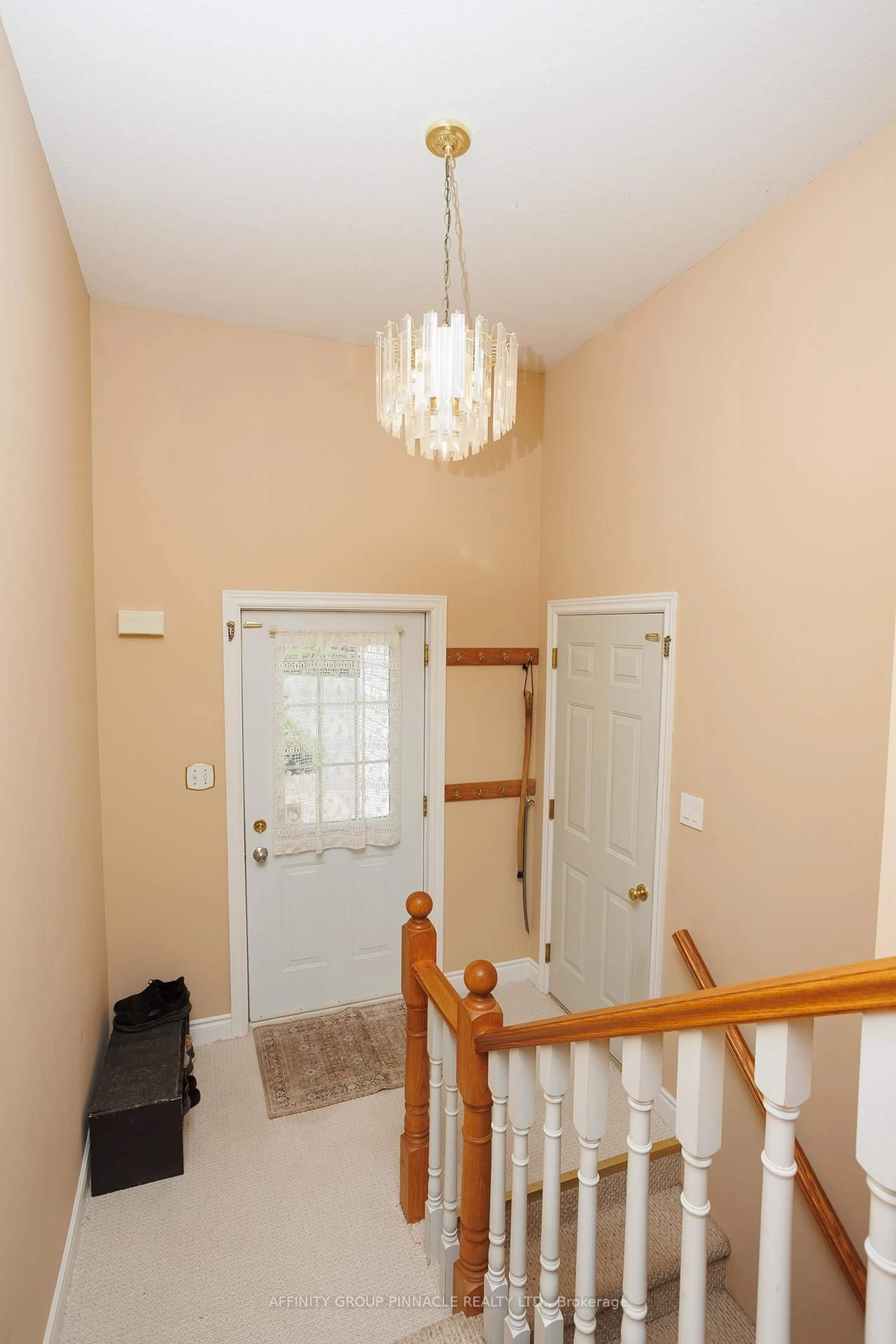 Indoor foyer for 476 Bay St, Brock Ontario L0K 1A0