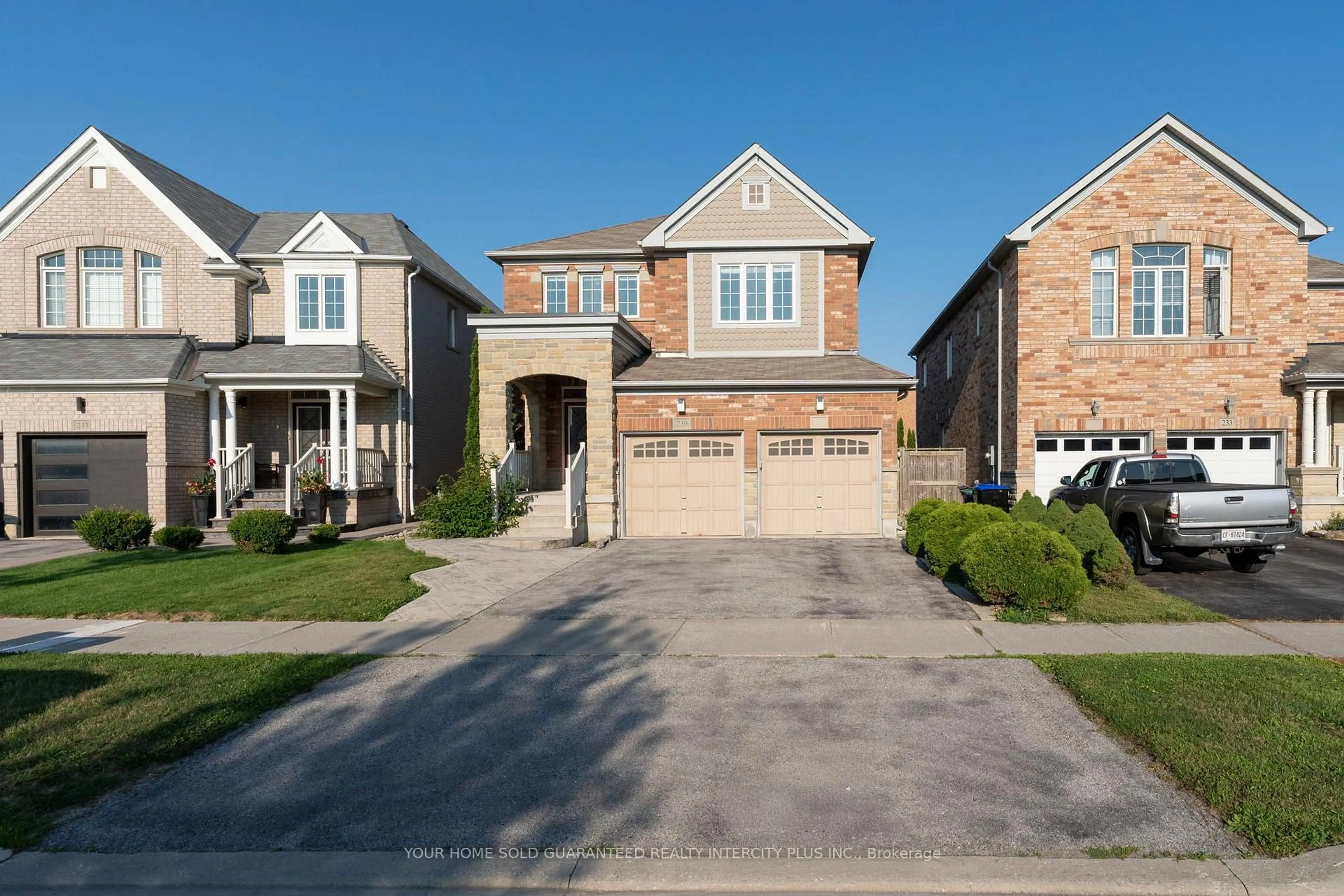 Home with brick exterior material, street for 239 Summerlyn Tr, Bradford West Gwillimbury Ontario L3Z 0H8