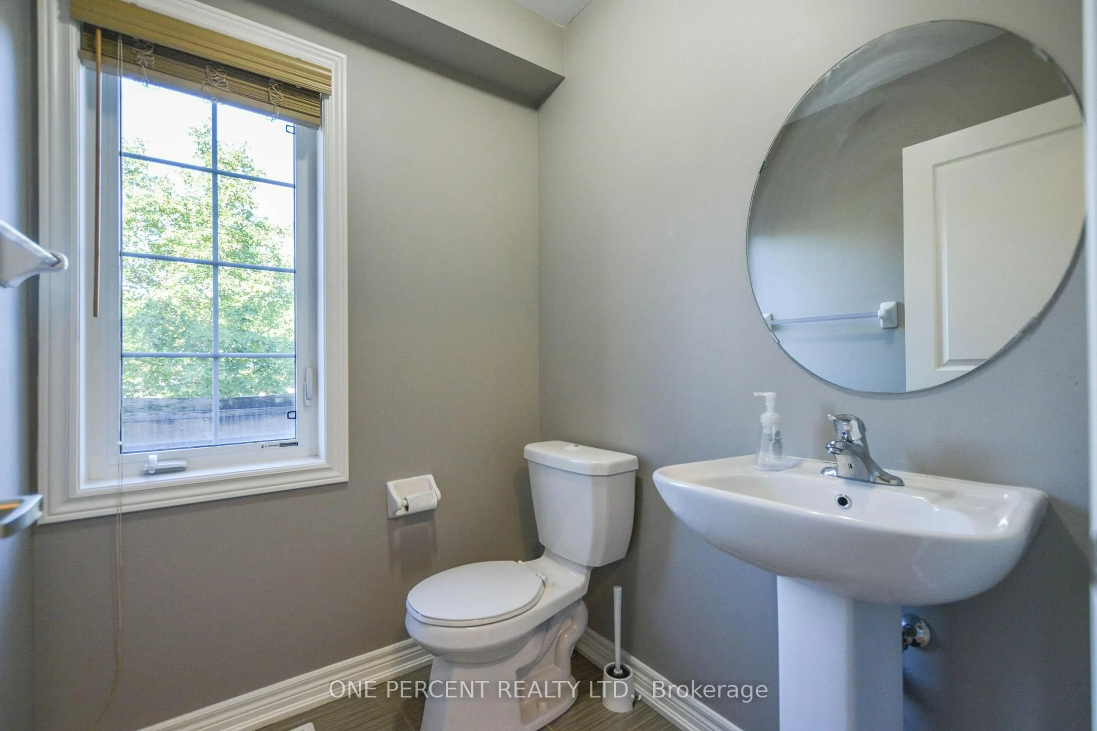Standard bathroom, ceramic/tile floor for 85 Benjamin Hood Cres, Vaughan Ontario L4K 5M7