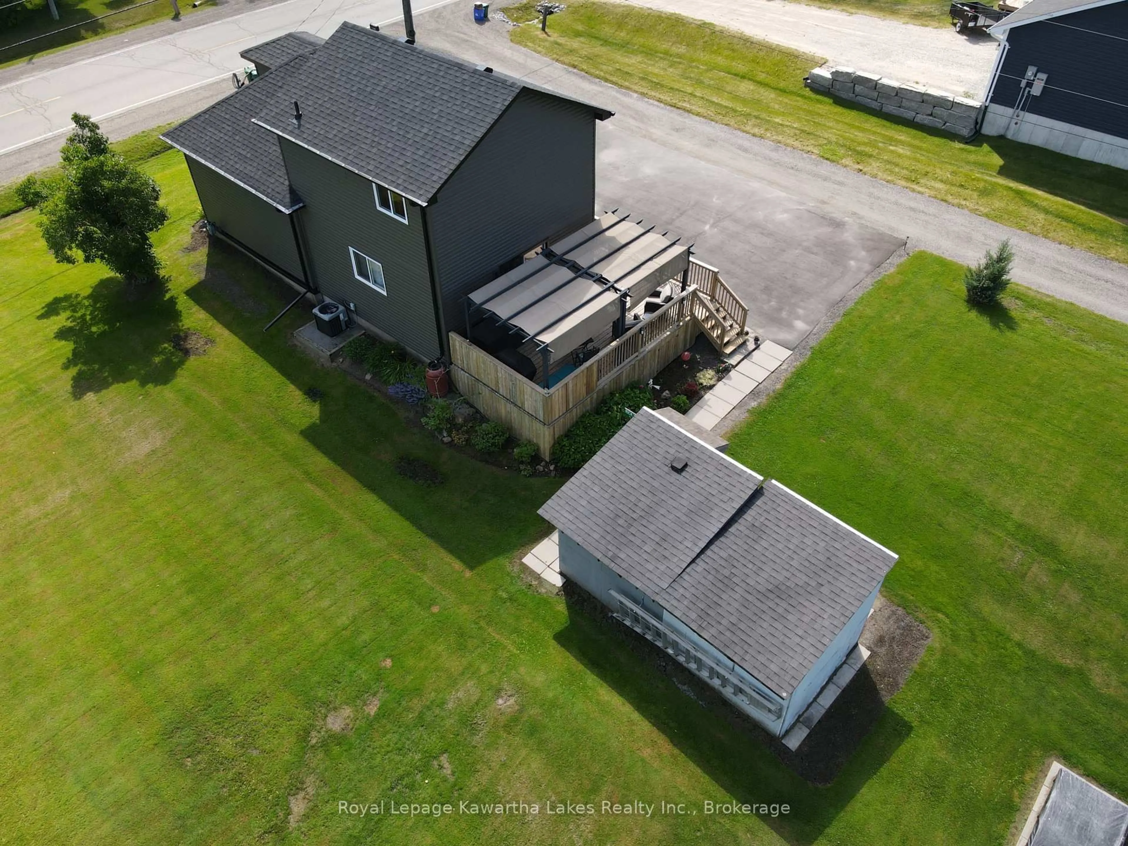 A pic from outside/outdoor area/front of a property/back of a property/a pic from drone, building for 31410 Lake Ridge Rd, Georgina Ontario L0E 1N0