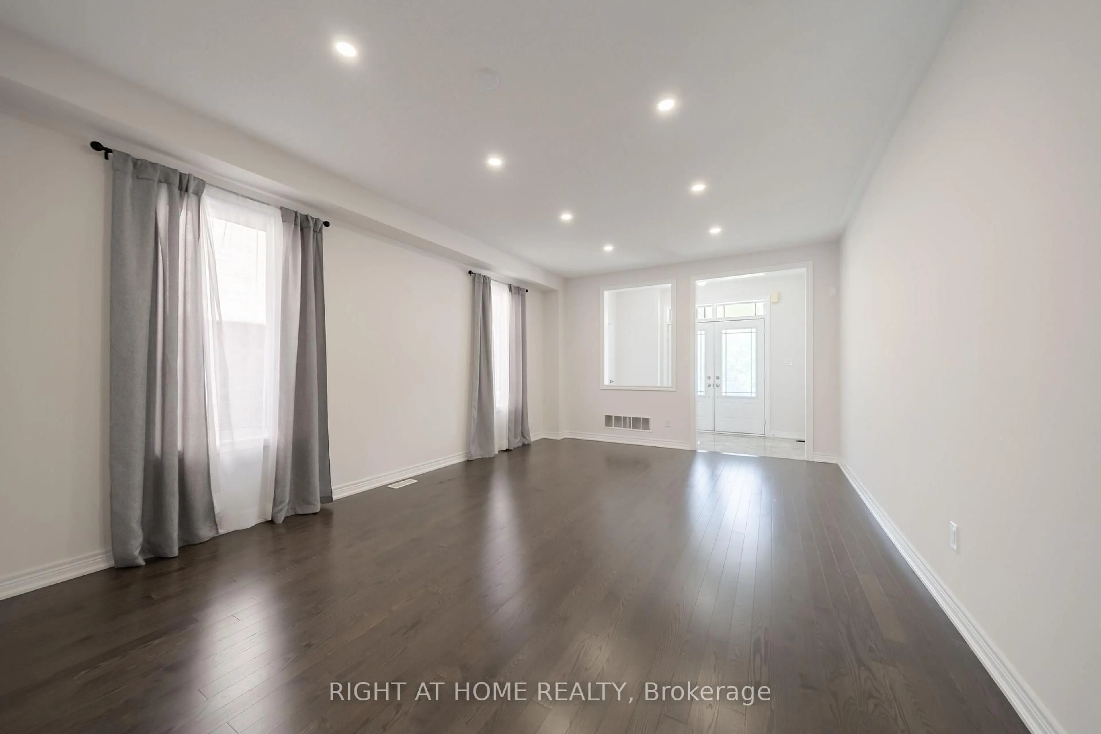 A pic of a room for 972 Green St, Innisfil Ontario L0L 1W0