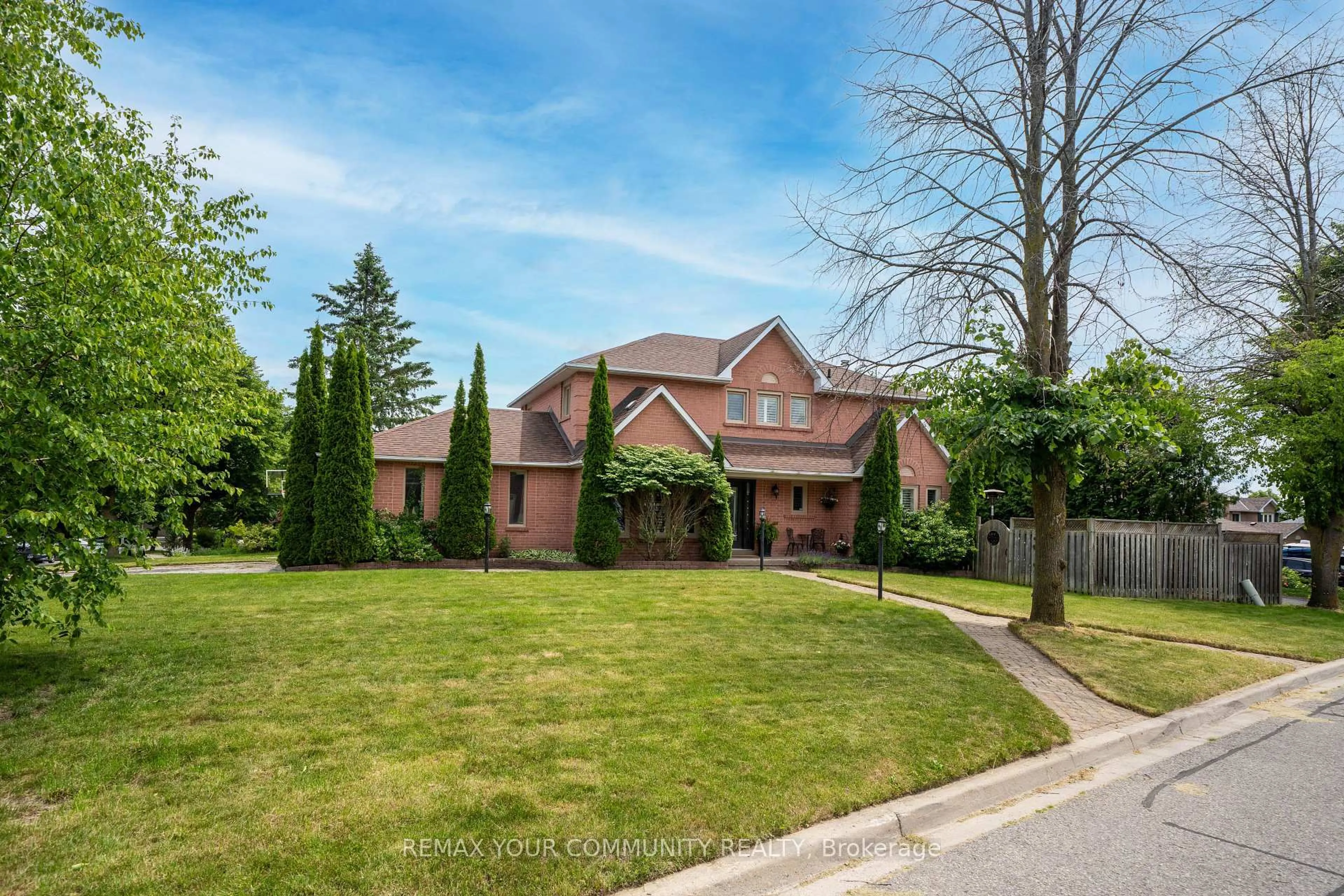 Home with brick exterior material, street for 68 Autumn Way, Aurora Ontario L4G 4P4