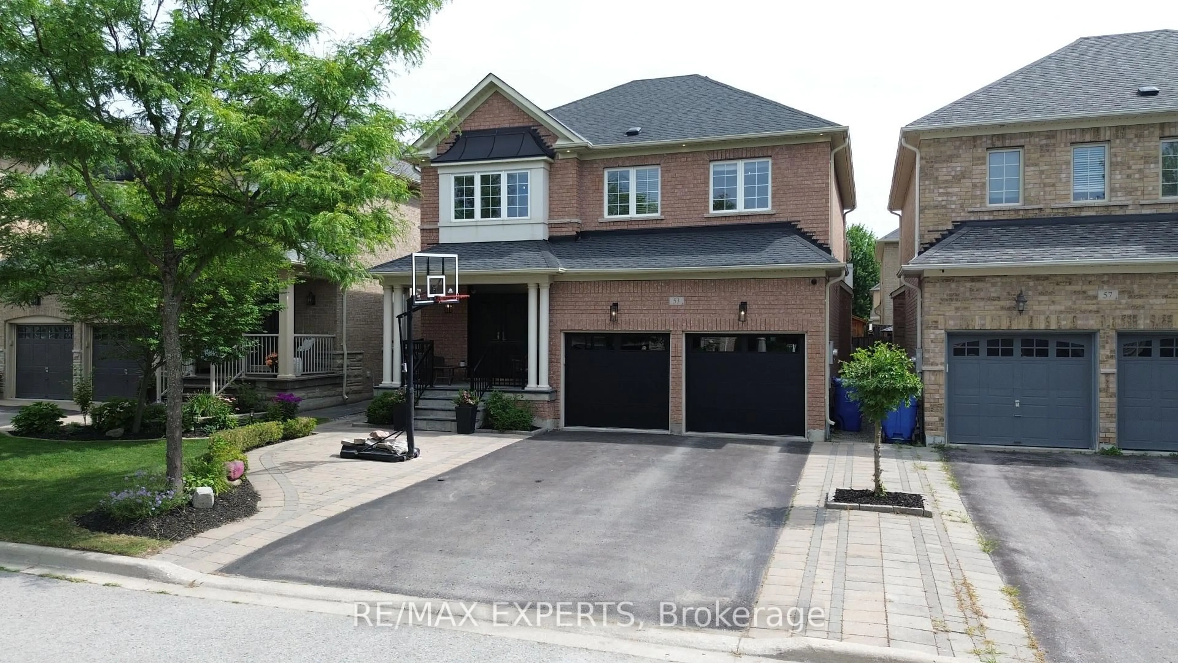 Home with brick exterior material, street for 53 Braith Cres, Whitchurch-Stouffville Ontario L4A 0B9
