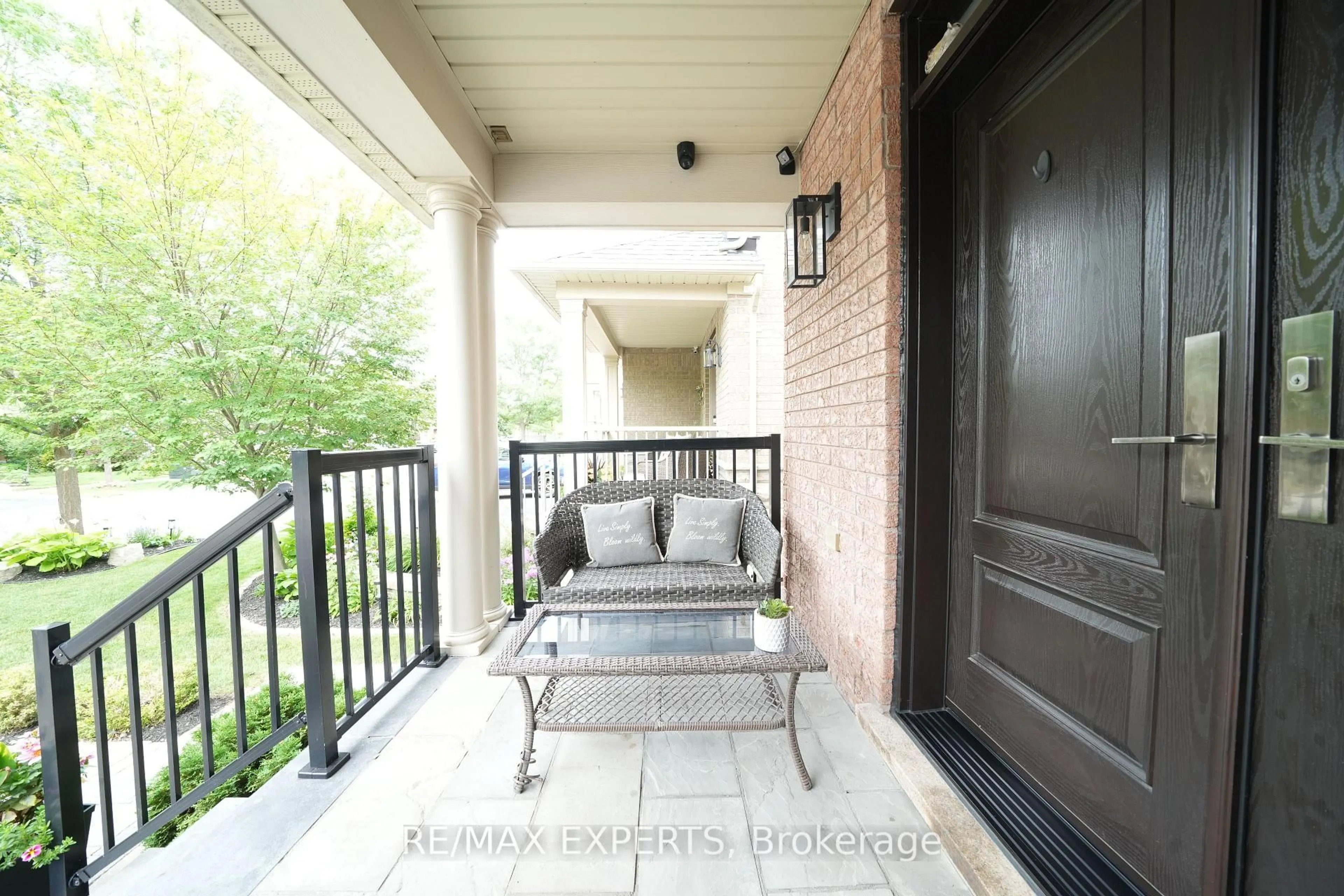 Patio, street for 53 Braith Cres, Whitchurch-Stouffville Ontario L4A 0B9
