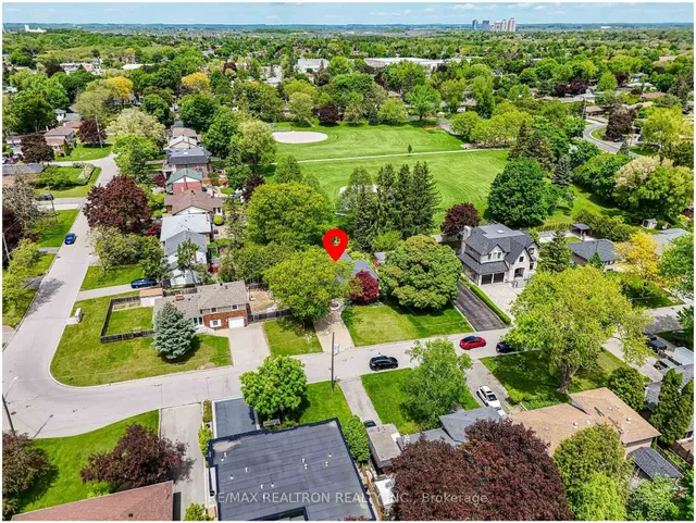 15 Lincoln Green Dr, Markham 2