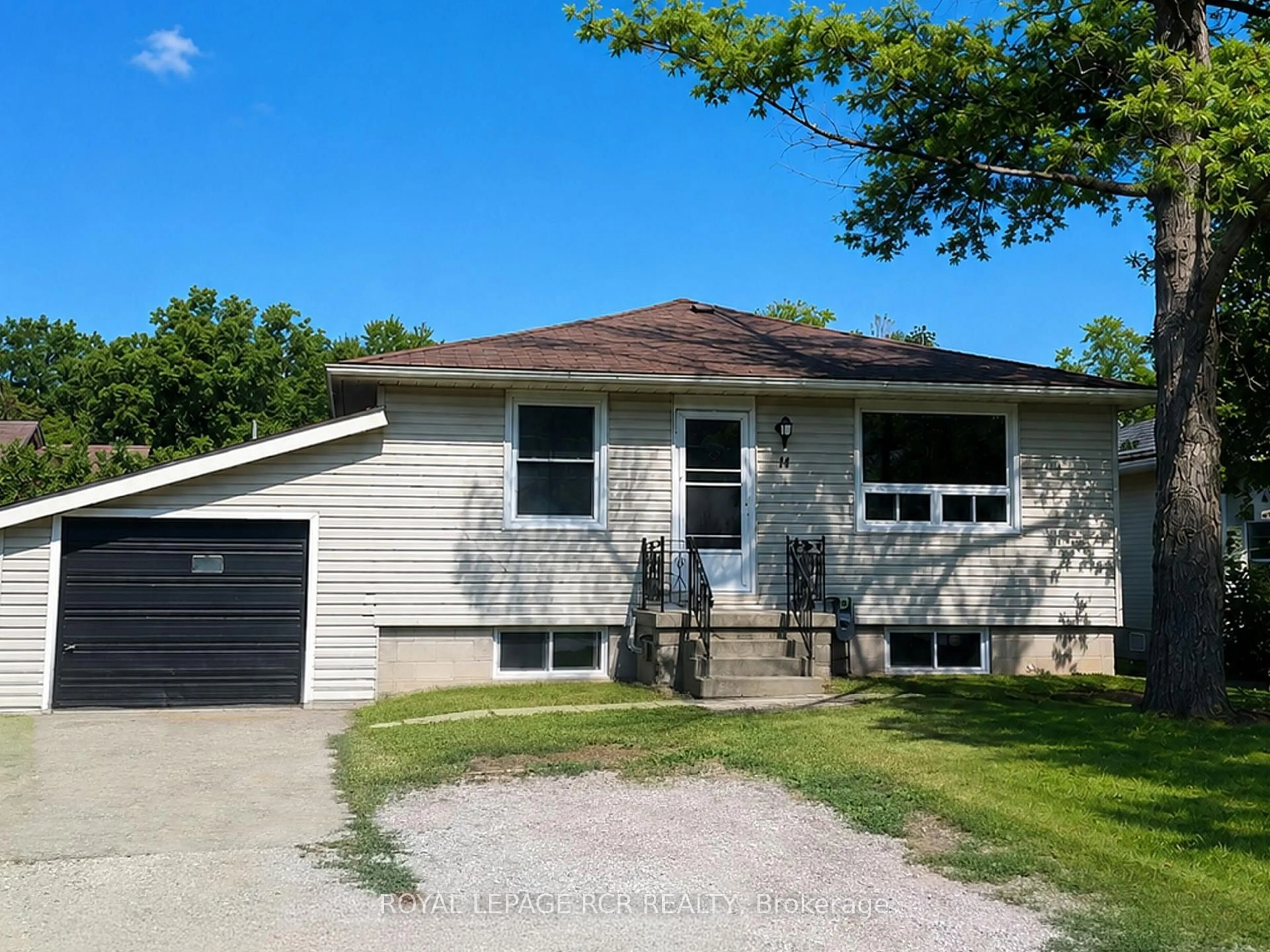 Home with vinyl exterior material, street for 11 Jacksons Point Ave, Georgina Ontario L0E 1L0