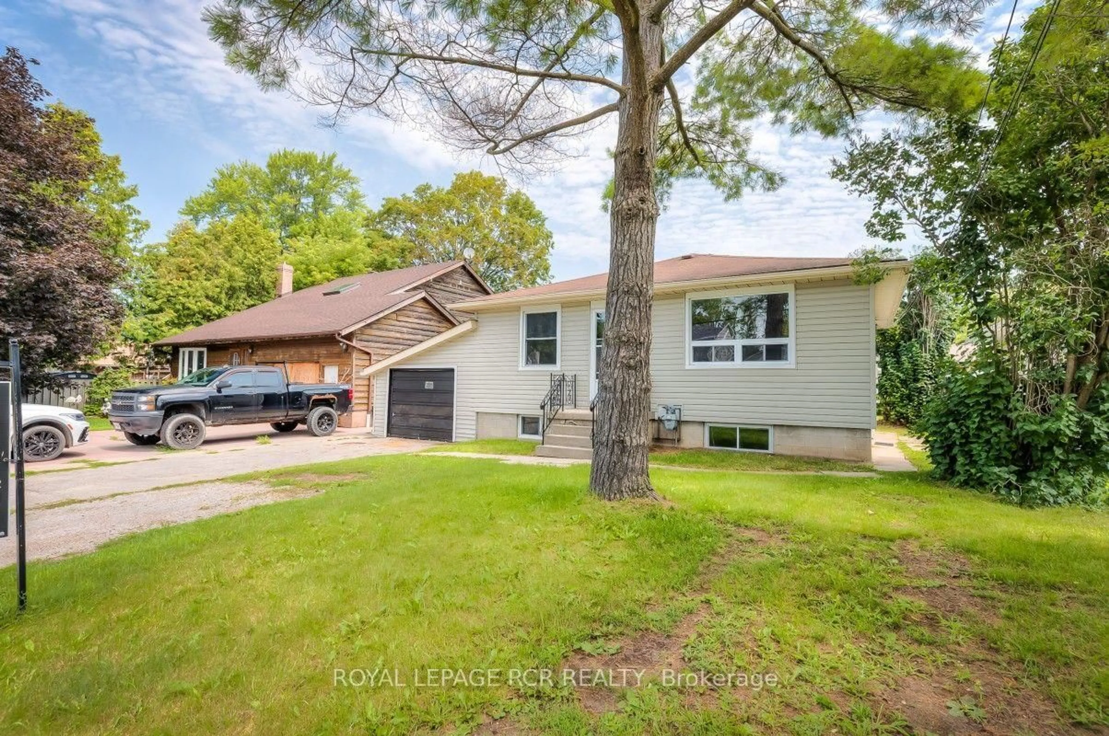 Home with vinyl exterior material, street for 11 Jacksons Point Ave, Georgina Ontario L0E 1L0
