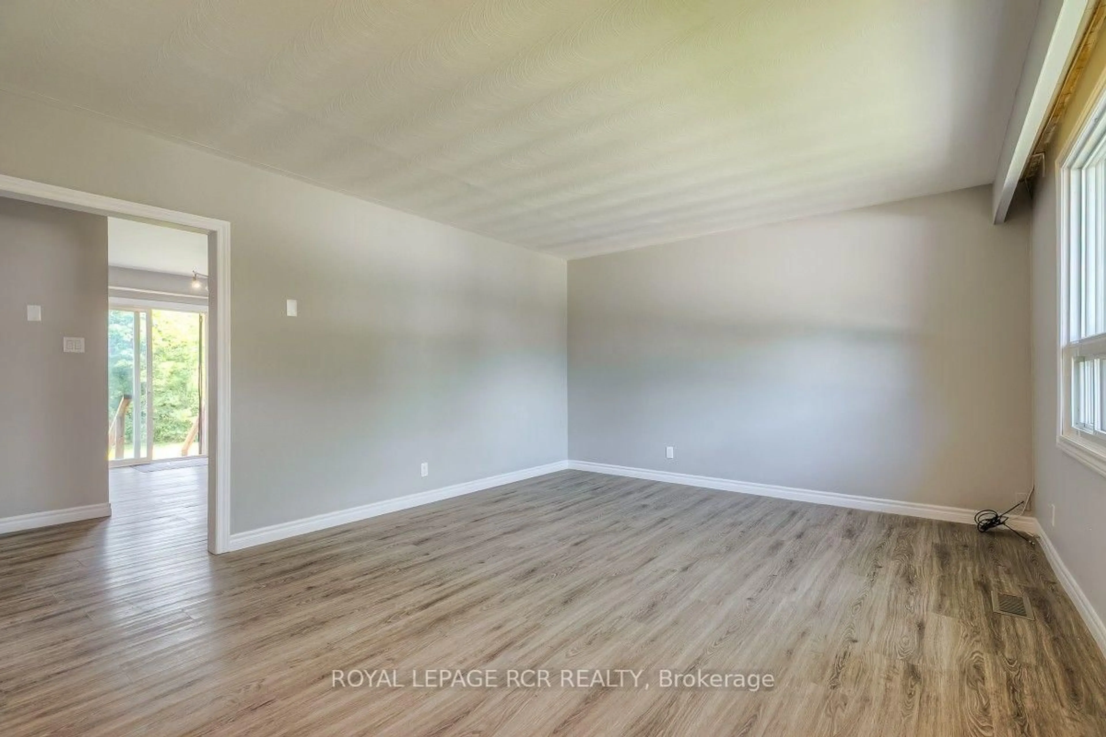 A pic of a room for 11 Jacksons Point Ave, Georgina Ontario L0E 1L0