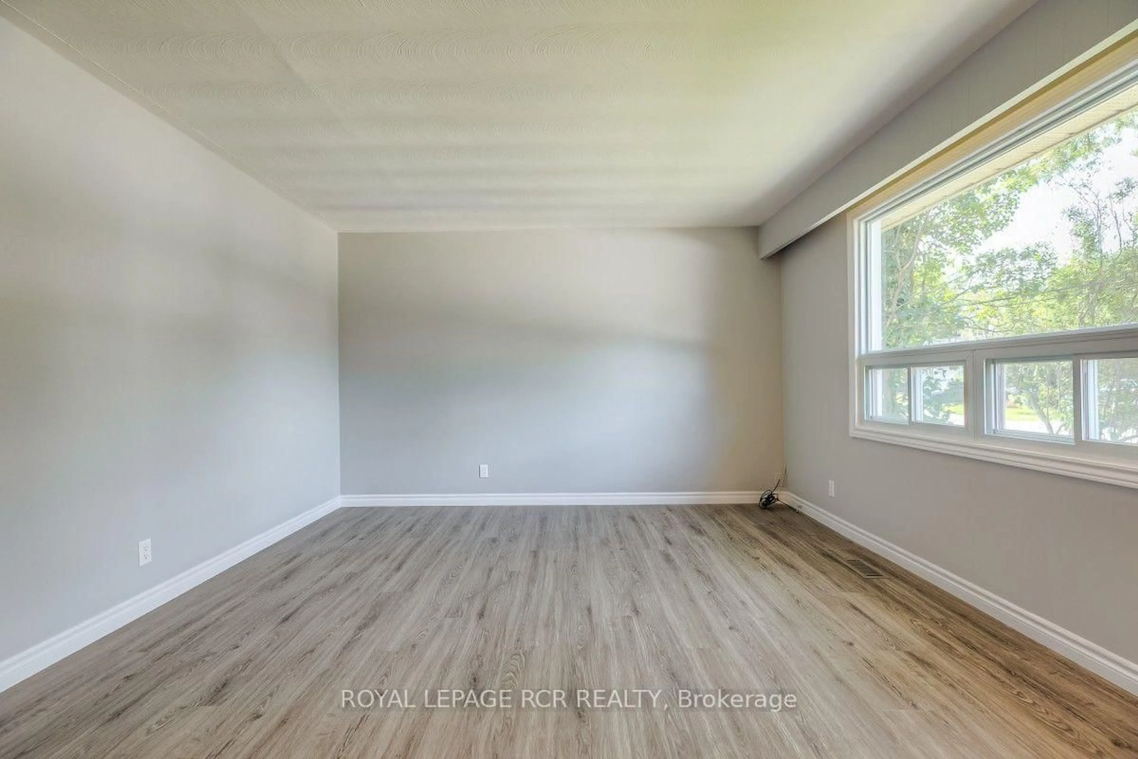 A pic of a room for 11 Jacksons Point Ave, Georgina Ontario L0E 1L0