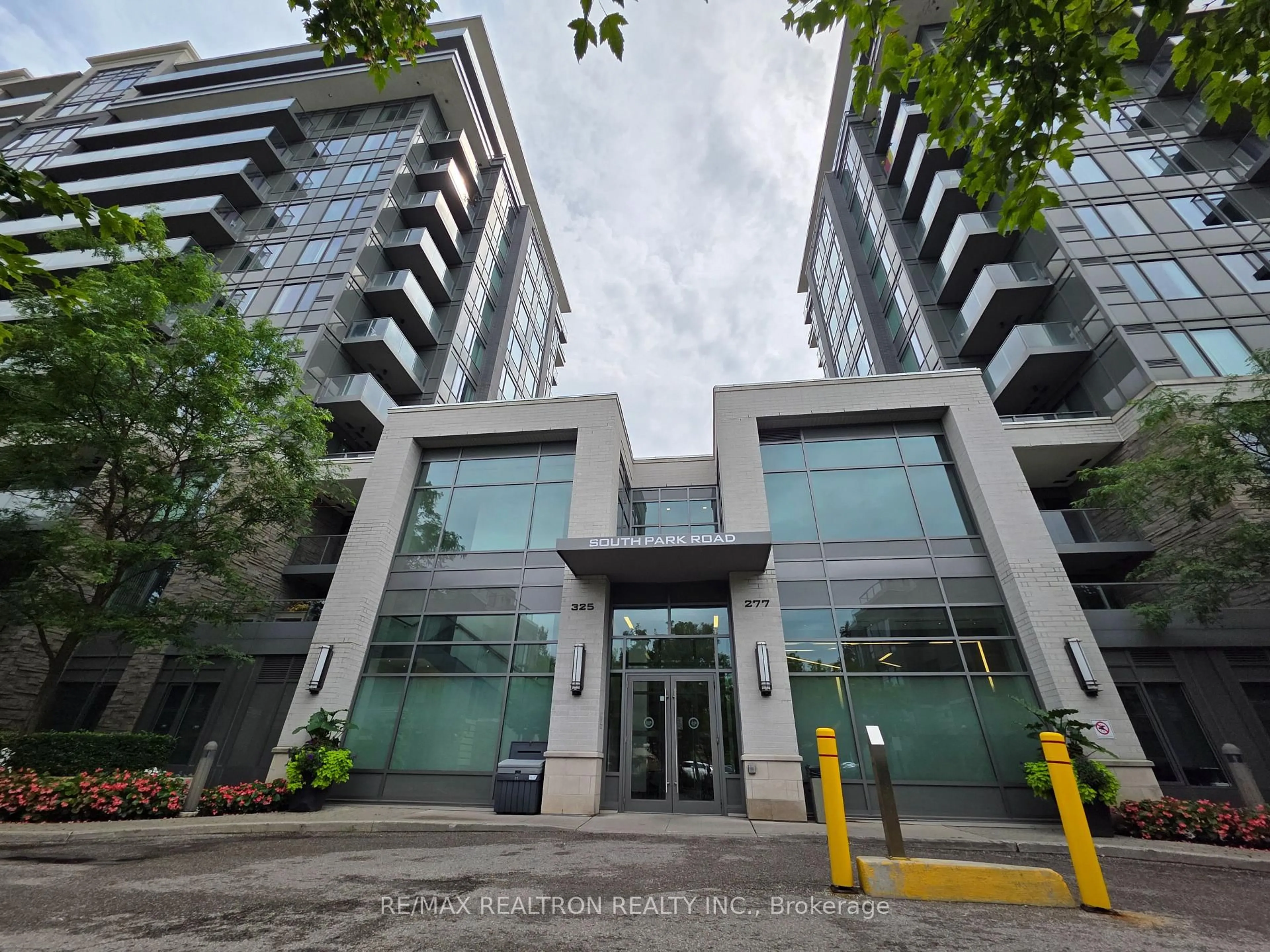 Indoor foyer for 325 South Park Rd #603, Markham Ontario L3T 0B8