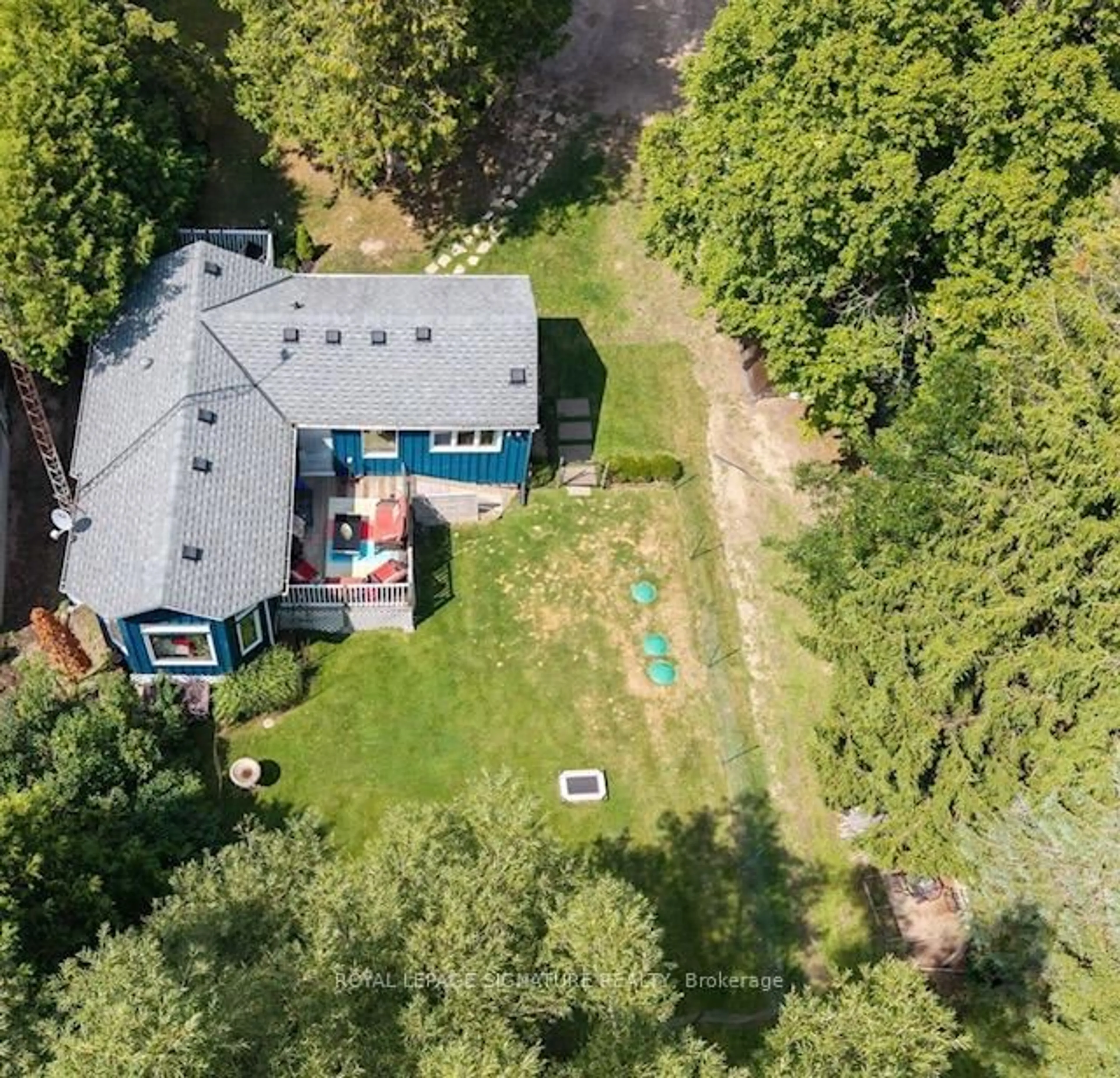 A pic from outside/outdoor area/front of a property/back of a property/a pic from drone, unknown for 17 Mustard St, Uxbridge Ontario L9P 1R2