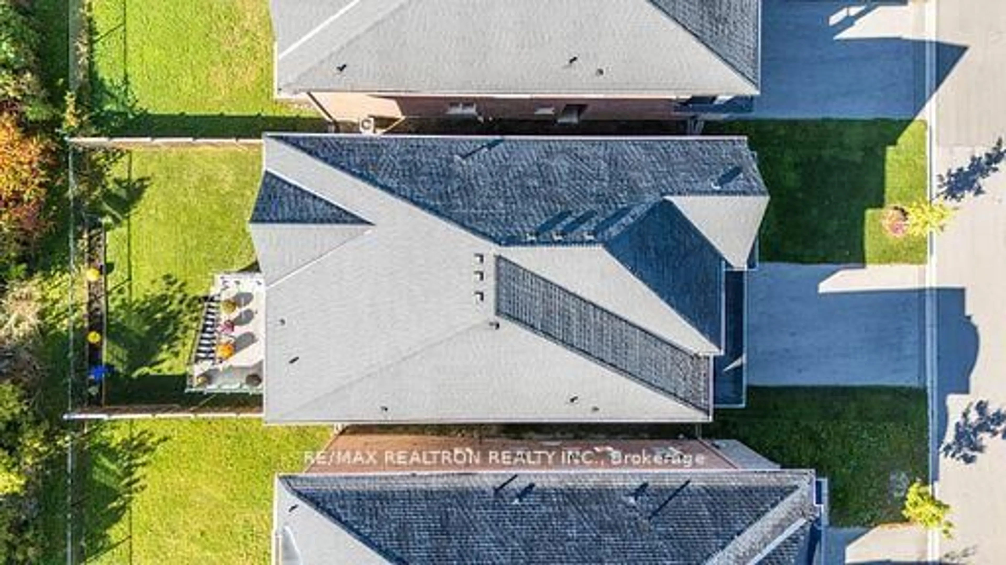A pic from outside/outdoor area/front of a property/back of a property/a pic from drone, building for 53 Gallant Pl, Vaughan Ontario L4L 1A6