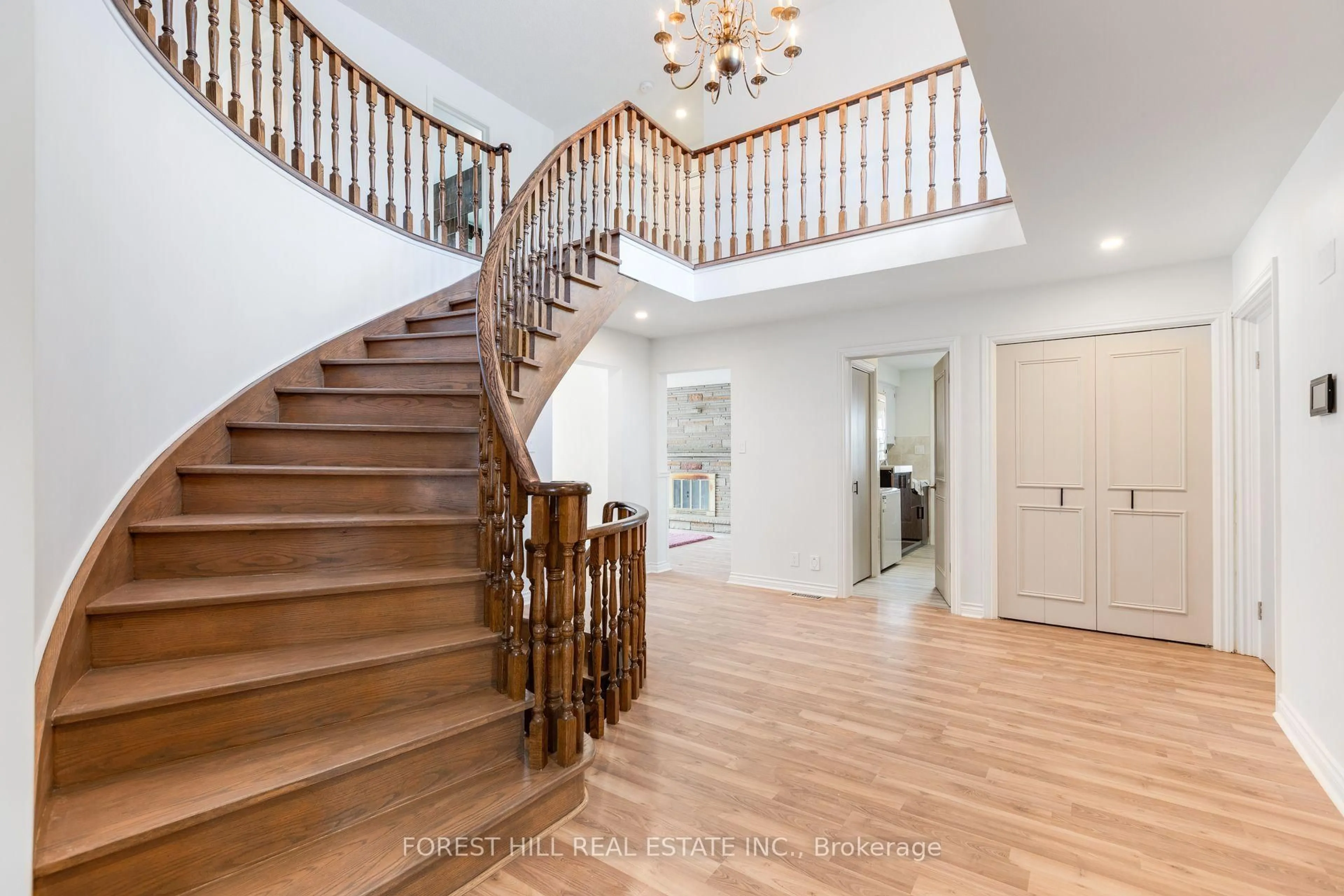 Unknown for 211 Carrville Rd, Richmond Hill Ontario L4C 6E4