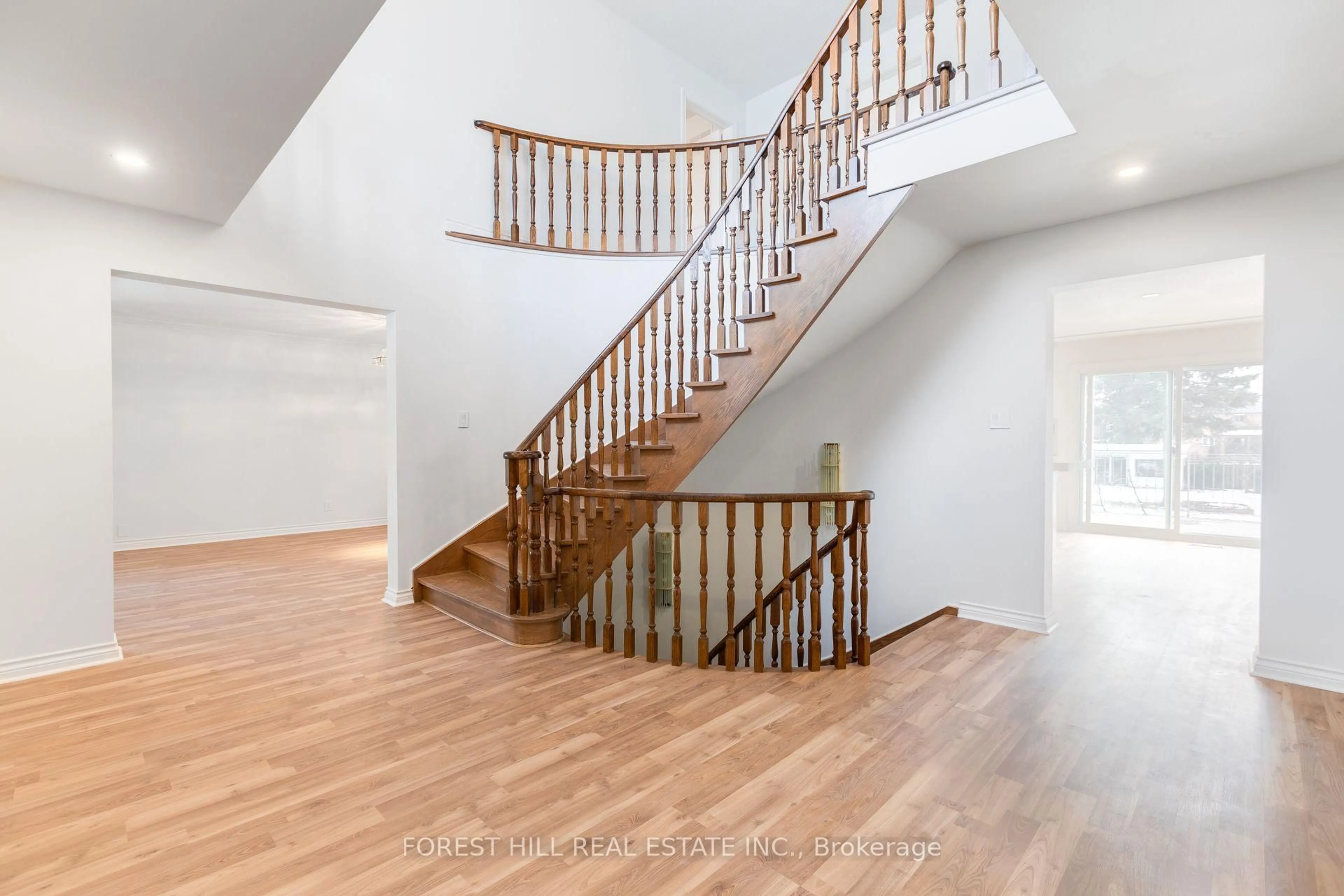 Unknown for 211 Carrville Rd, Richmond Hill Ontario L4C 6E4