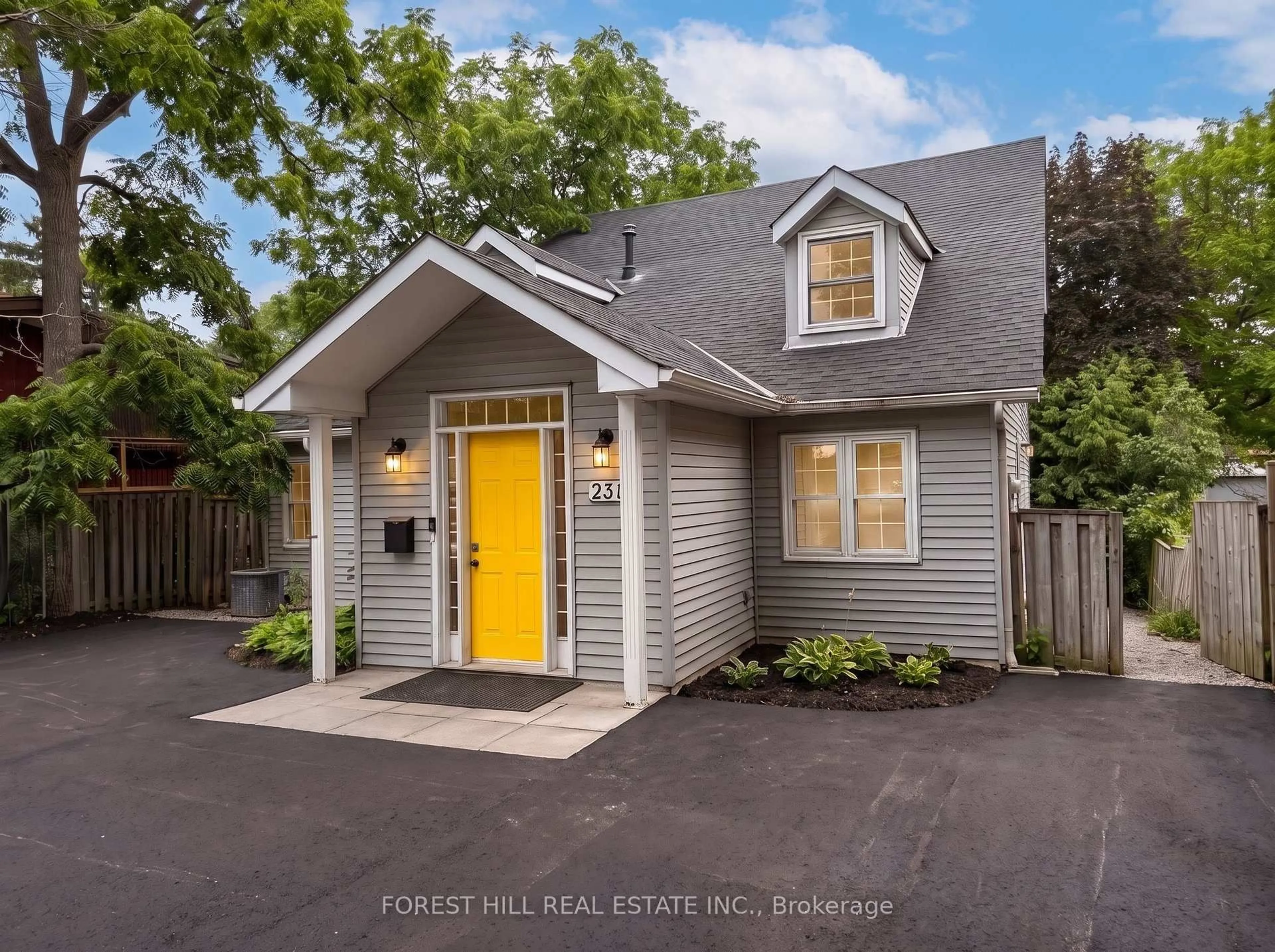 Home with vinyl exterior material, street for 231 Carrville Rd, Richmond Hill Ontario L4C 6E4