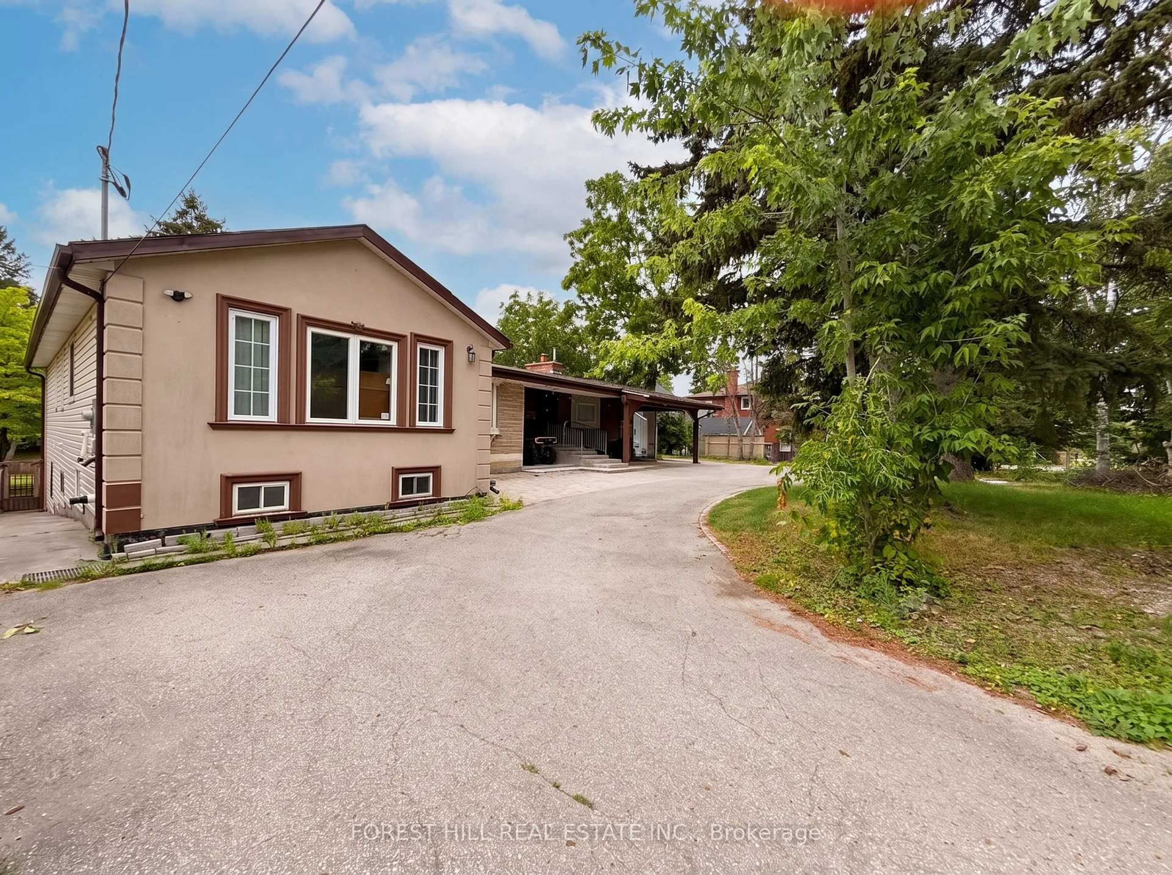 A pic from outside/outdoor area/front of a property/back of a property/a pic from drone, street for 225 Carrville Rd, Richmond Hill Ontario L4C 6E4