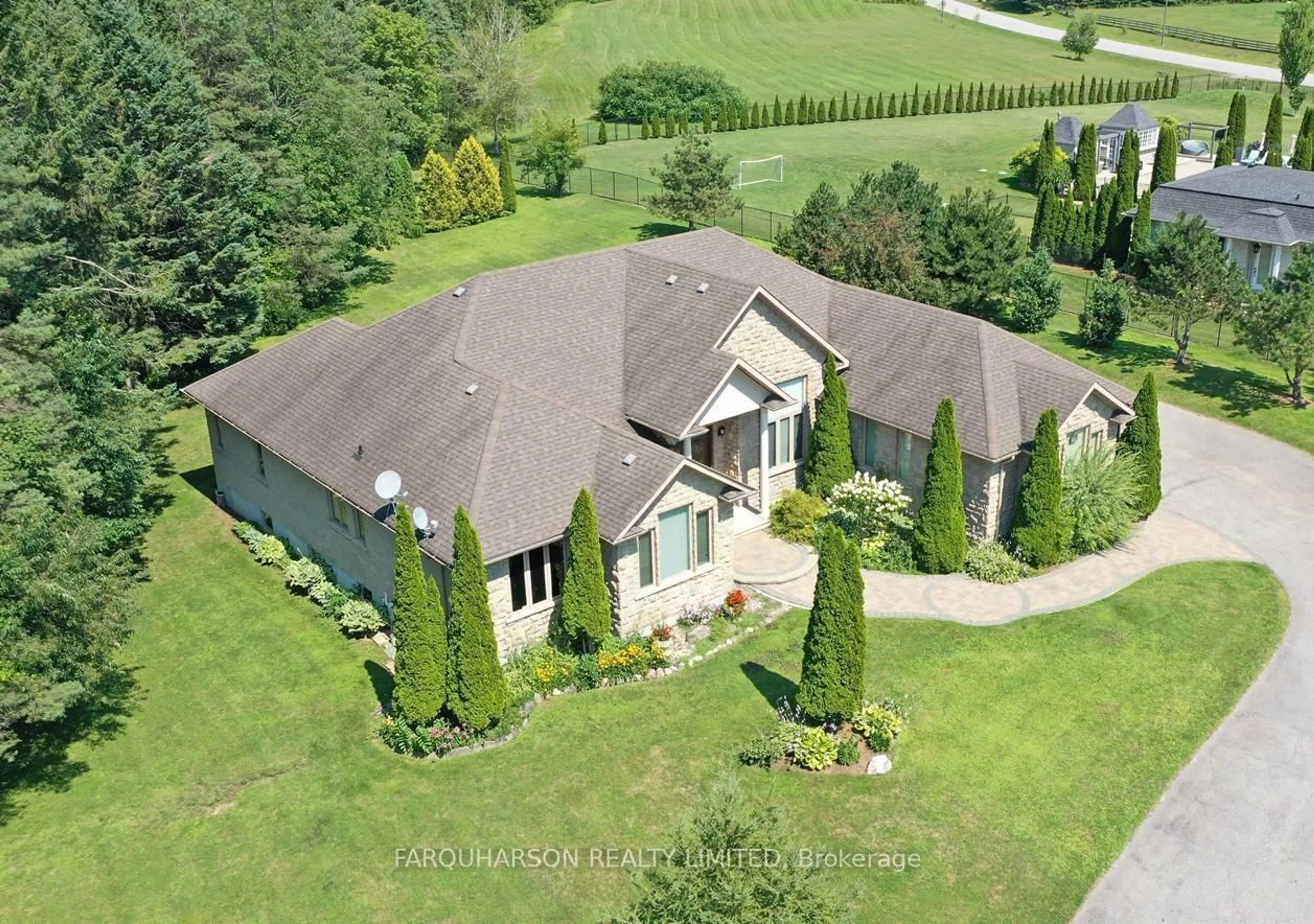 A pic from outside/outdoor area/front of a property/back of a property/a pic from drone, unknown for 55 Ogden Cres, Whitchurch-Stouffville Ontario L4A 1P1