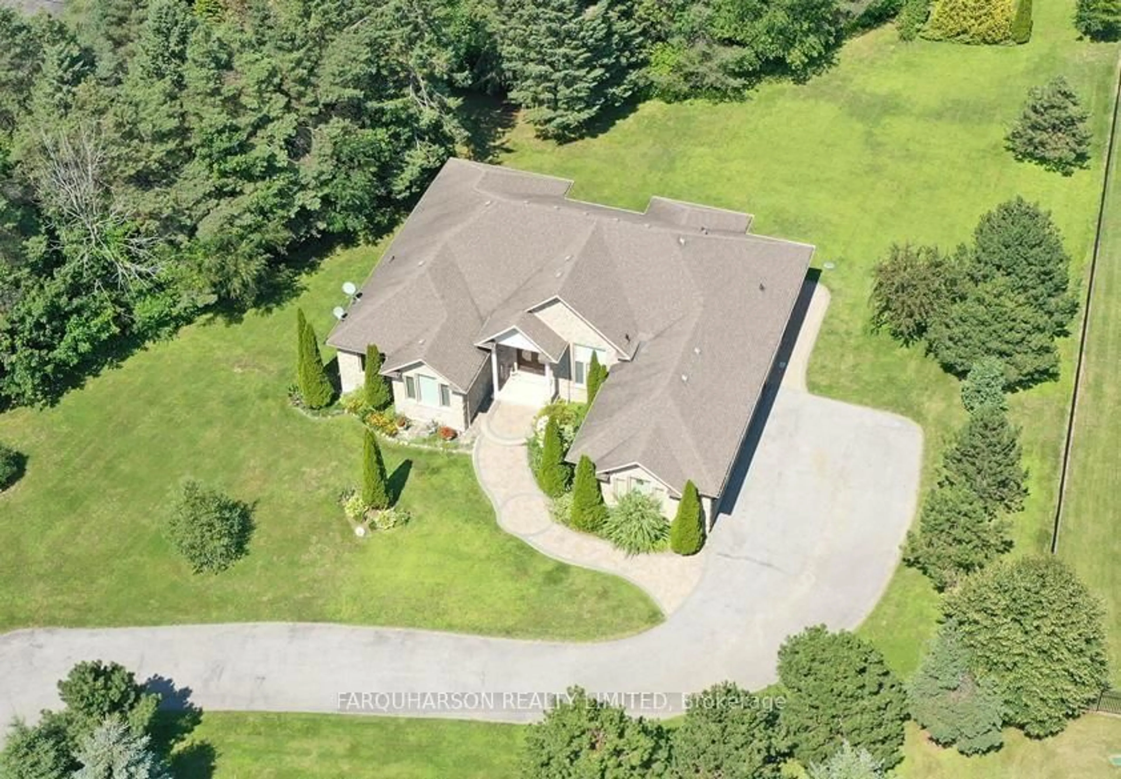 A pic from outside/outdoor area/front of a property/back of a property/a pic from drone, street for 55 Ogden Cres, Whitchurch-Stouffville Ontario L4A 1P1