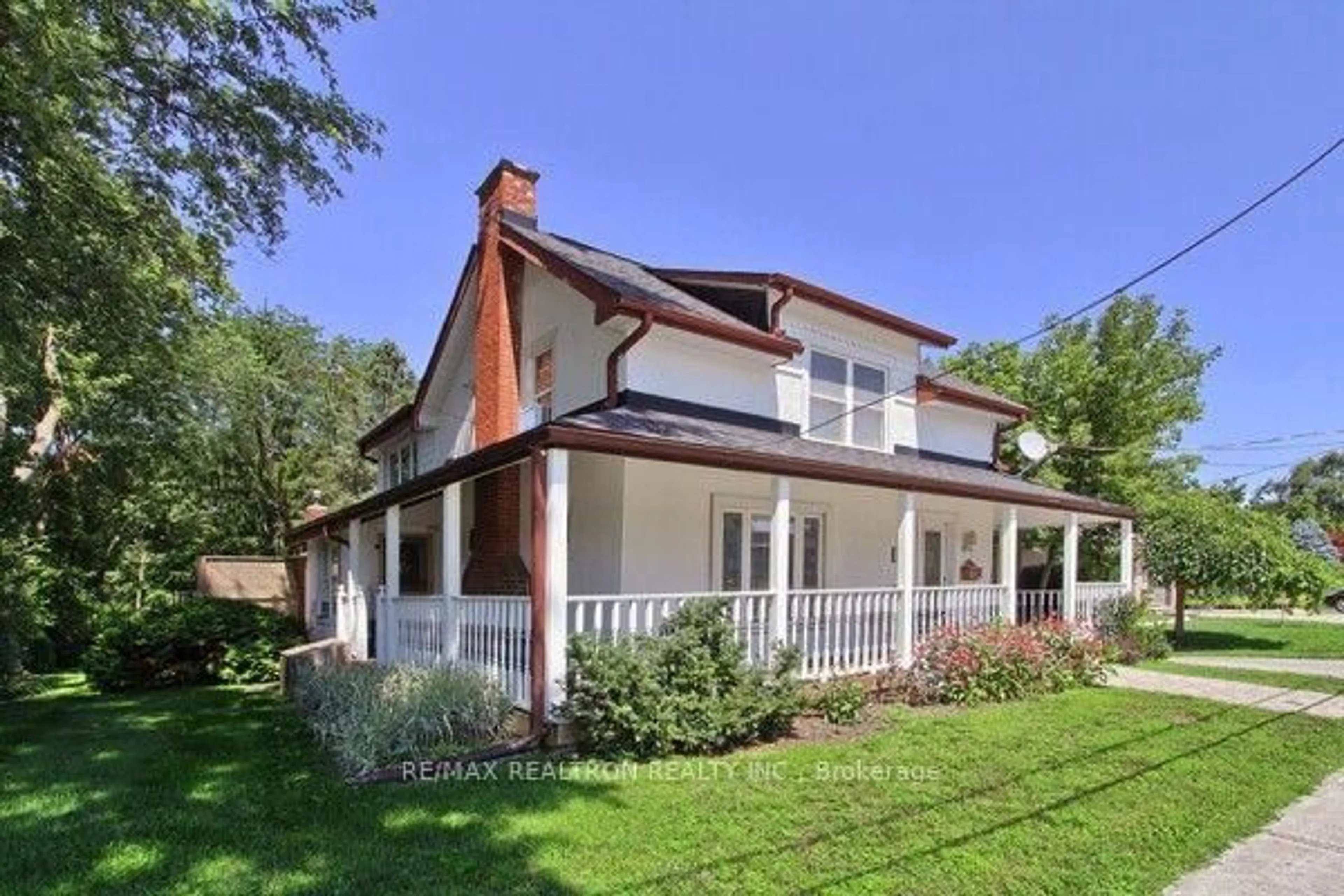 Home with vinyl exterior material, street for 771 Gorham St, Newmarket Ontario L3Y 1L7