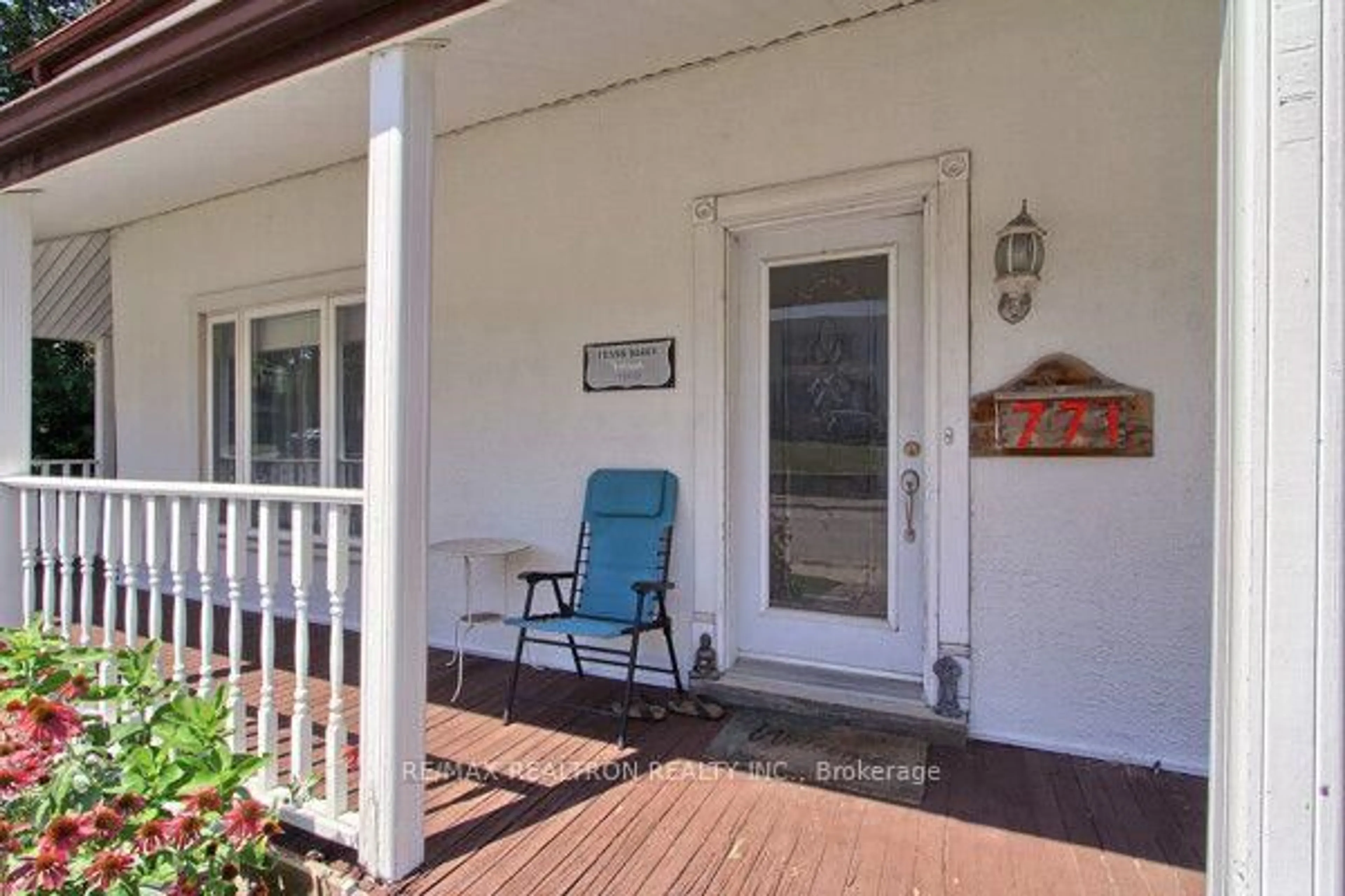 Patio, street for 771 Gorham St, Newmarket Ontario L3Y 1L7