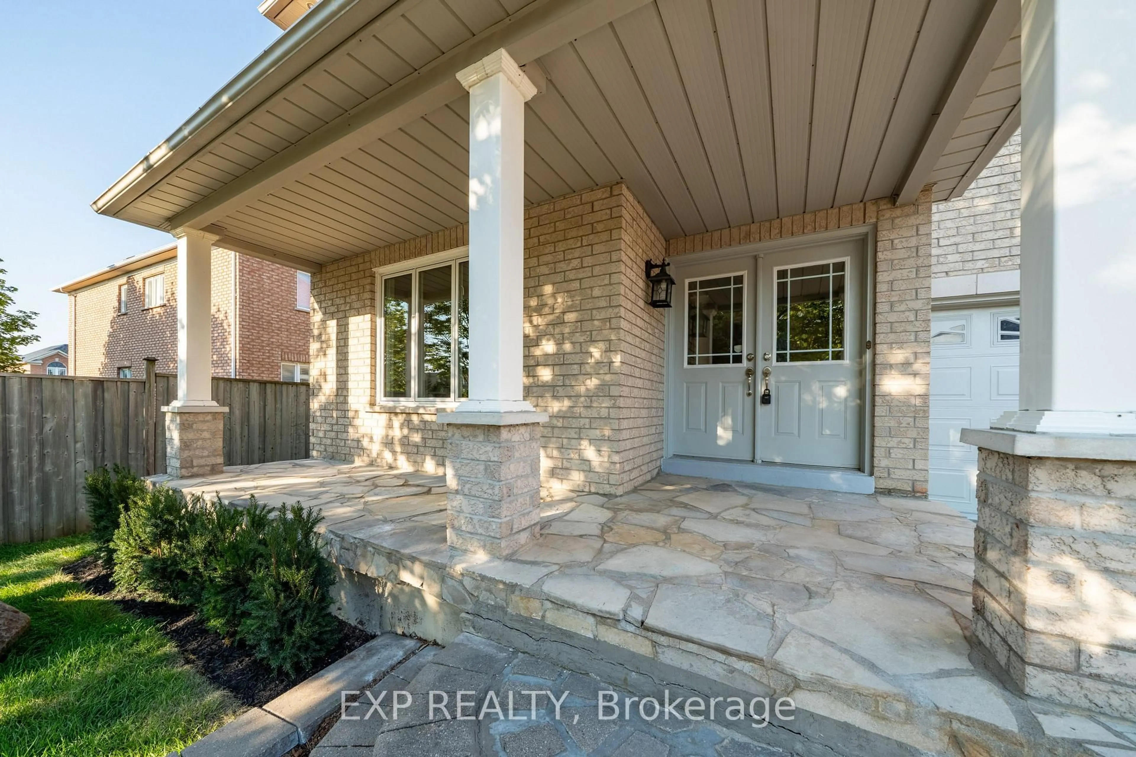 Indoor entryway for 43 Shirley Dr, Richmond Hill Ontario L4S 2J5