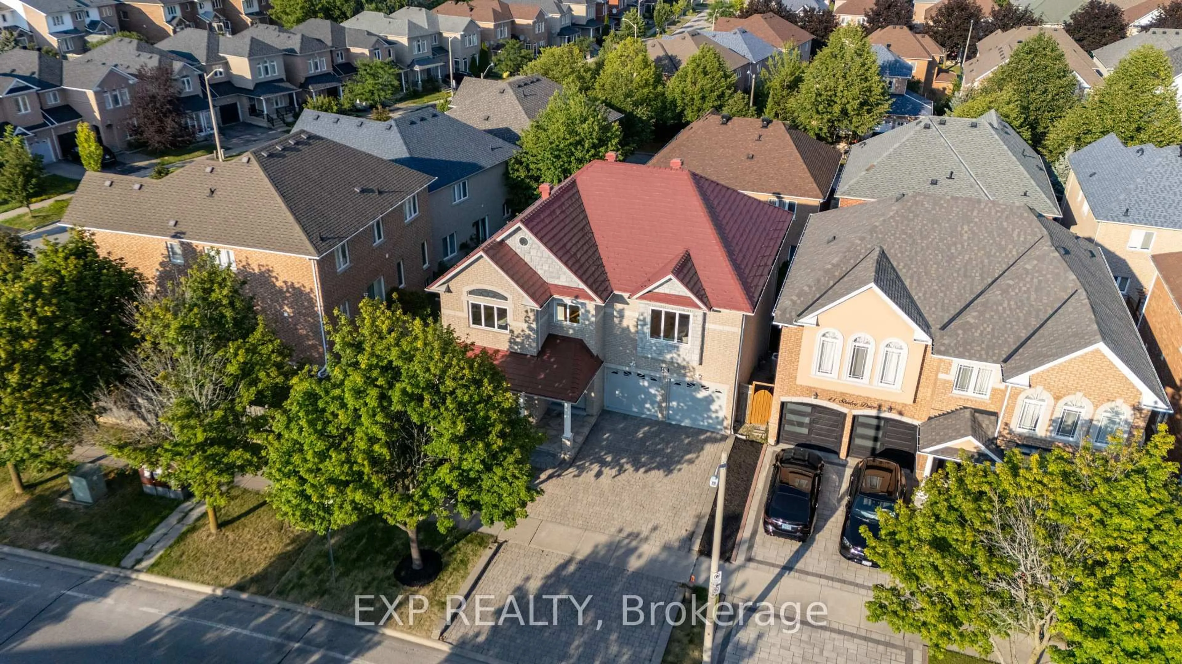 A pic from outside/outdoor area/front of a property/back of a property/a pic from drone, city buildings view from balcony for 43 Shirley Dr, Richmond Hill Ontario L4S 2J5