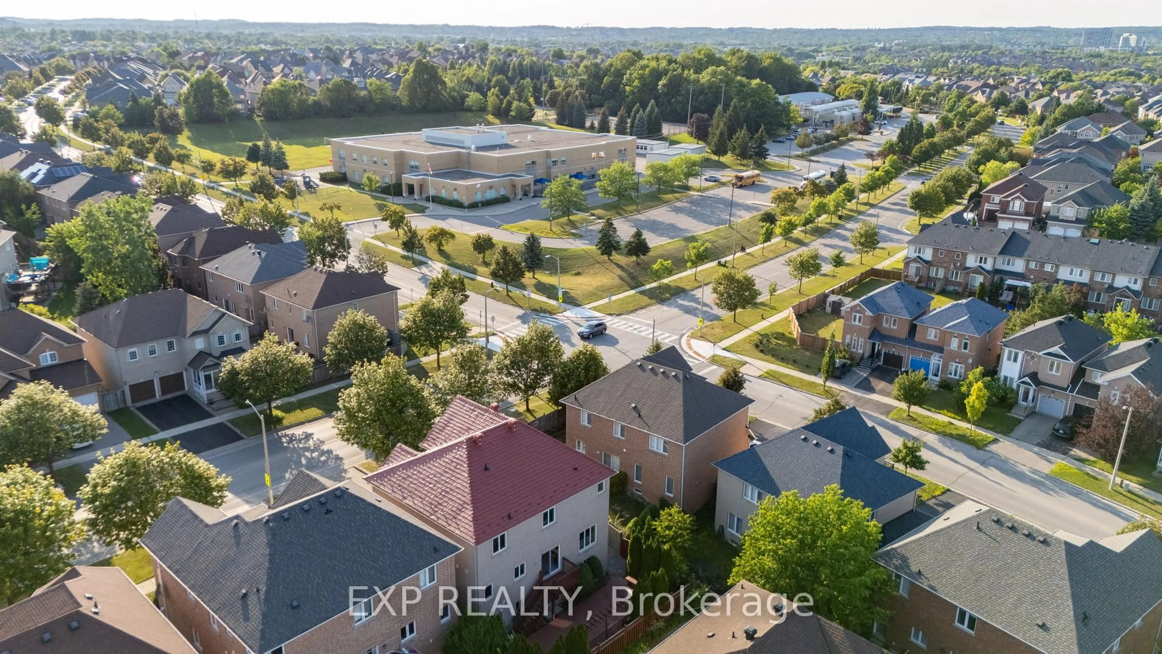 A pic from outside/outdoor area/front of a property/back of a property/a pic from drone, city buildings view from balcony for 43 Shirley Dr, Richmond Hill Ontario L4S 2J5