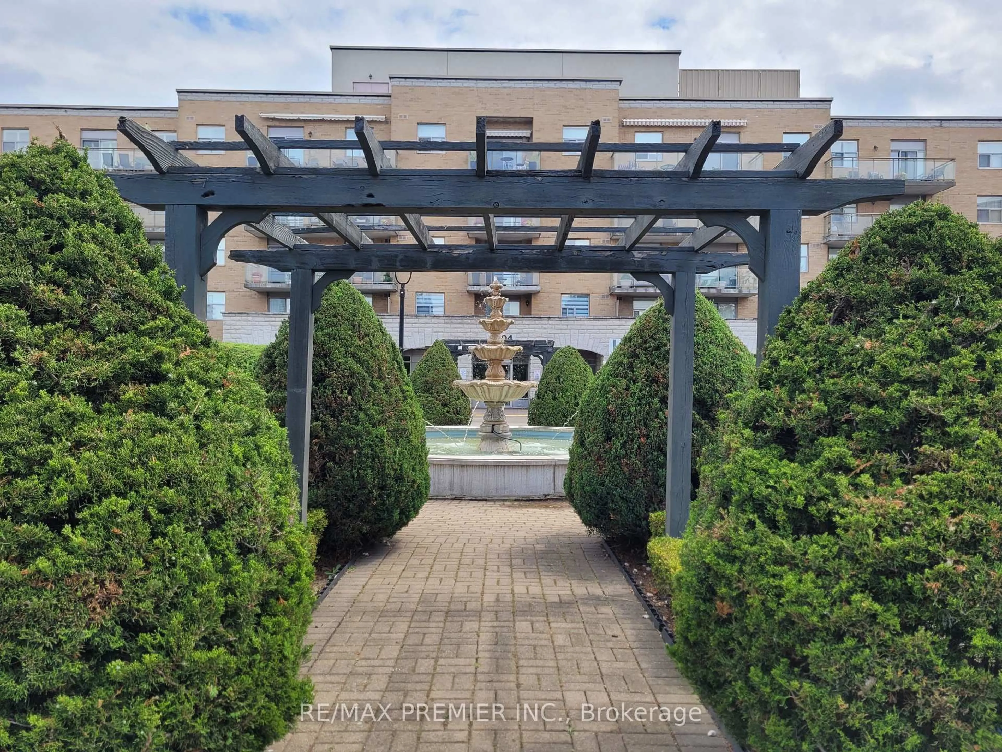 Patio, unknown for 2506 Rutherford Rd #502, Vaughan Ontario L4K 5N7