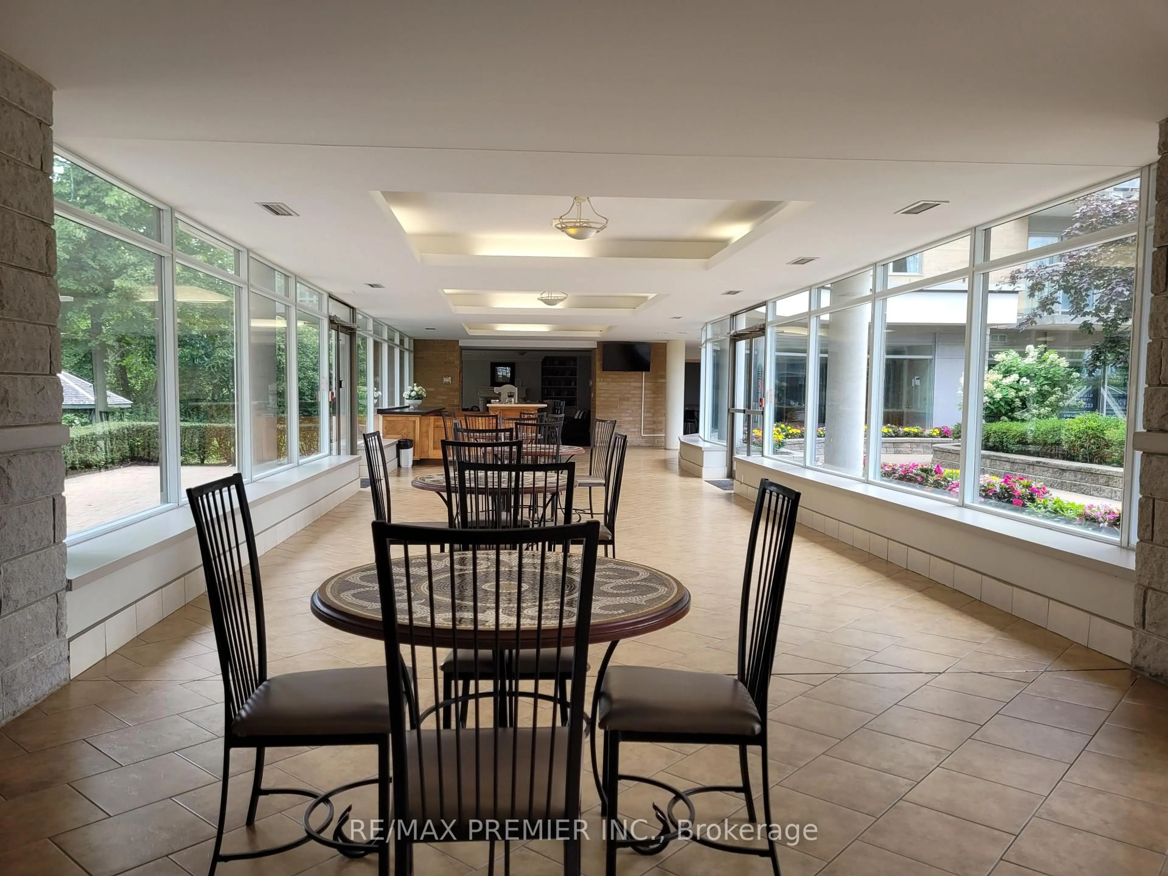 Unknown for 2506 Rutherford Rd #502, Vaughan Ontario L4K 5N7