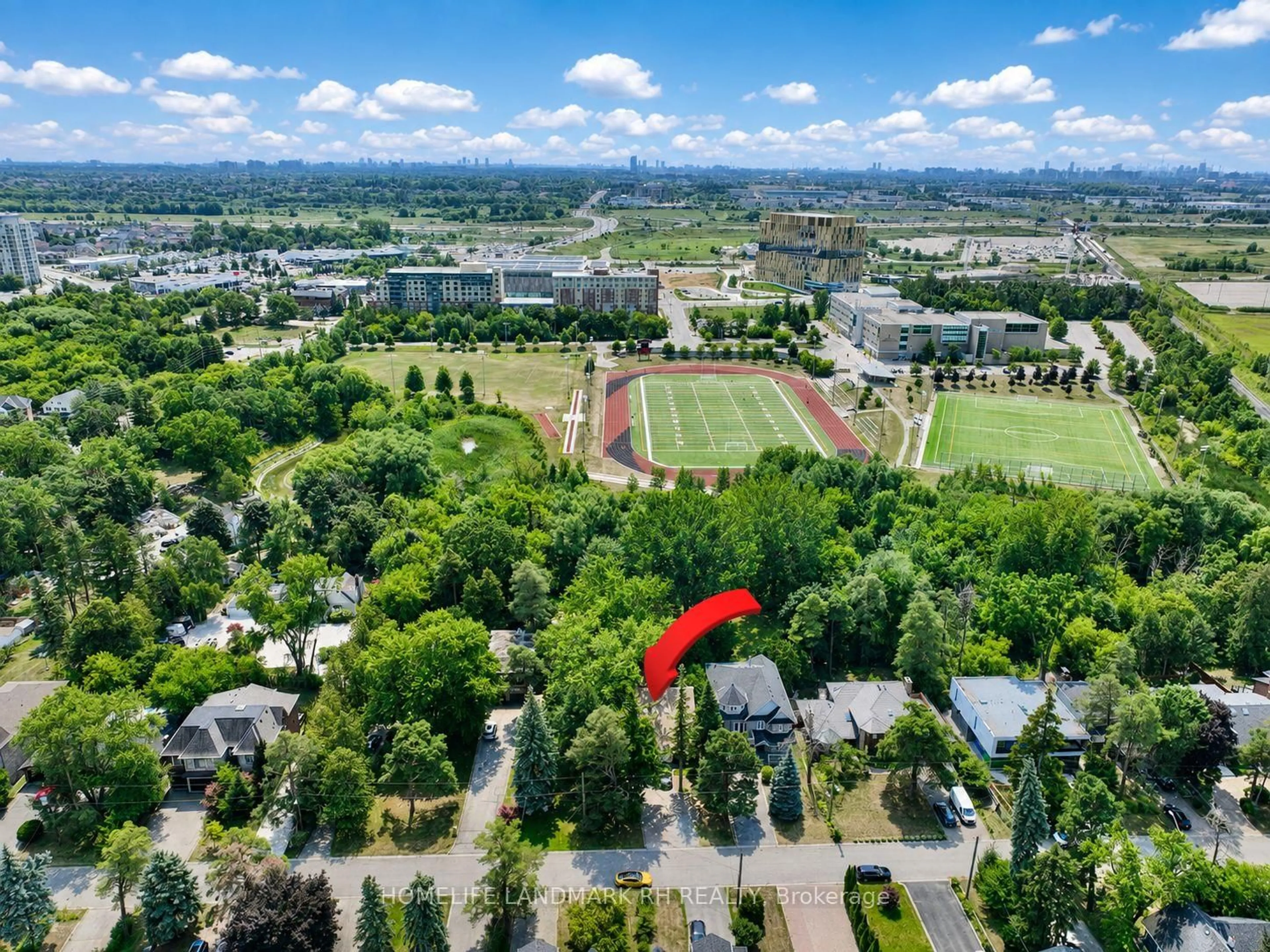 A pic from outside/outdoor area/front of a property/back of a property/a pic from drone, mountain view for 27 East Dr, Markham Ontario L6G 1A3