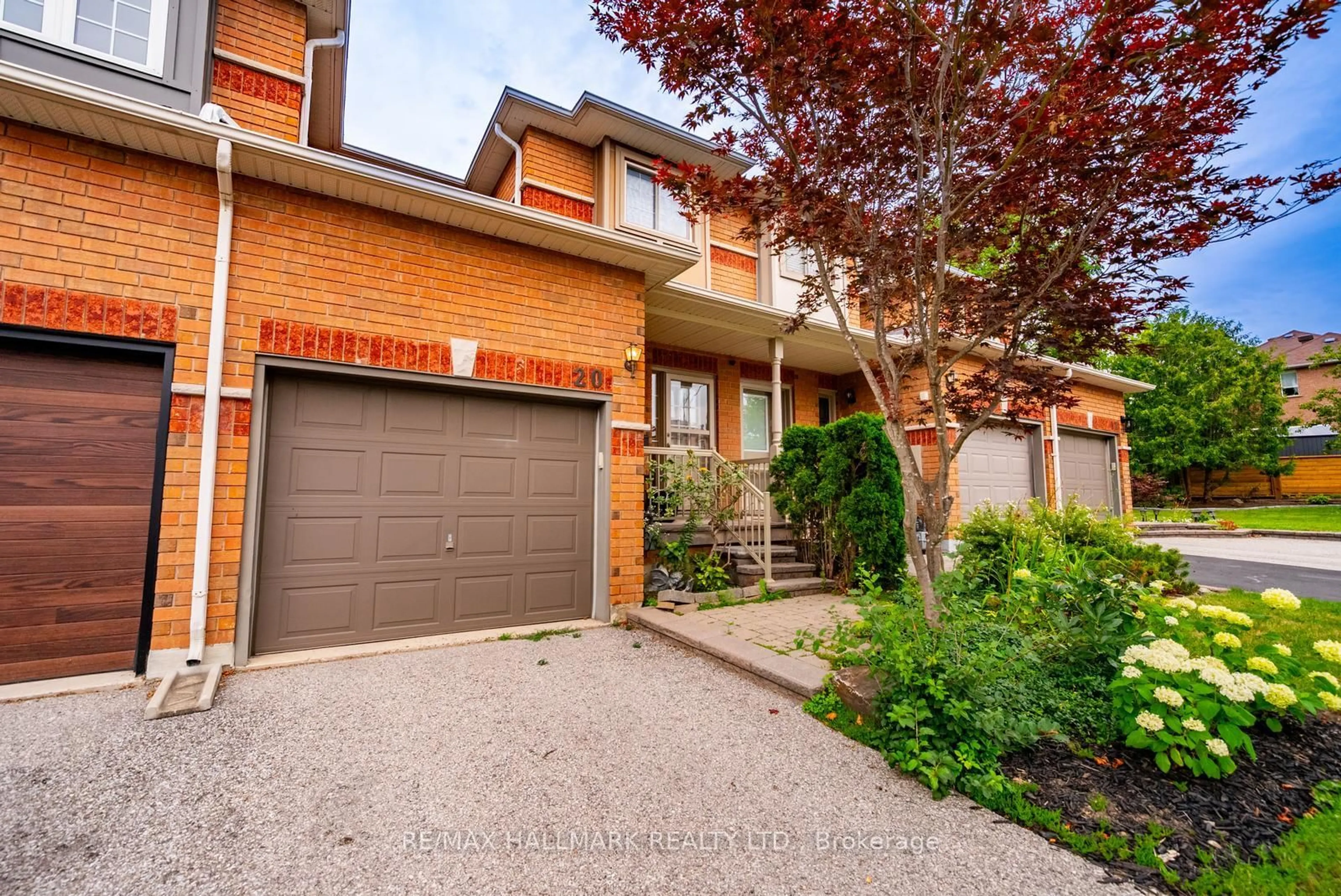 Home with brick exterior material, street for 20 Willoway Crt, Whitchurch-Stouffville Ontario L4A 1K7