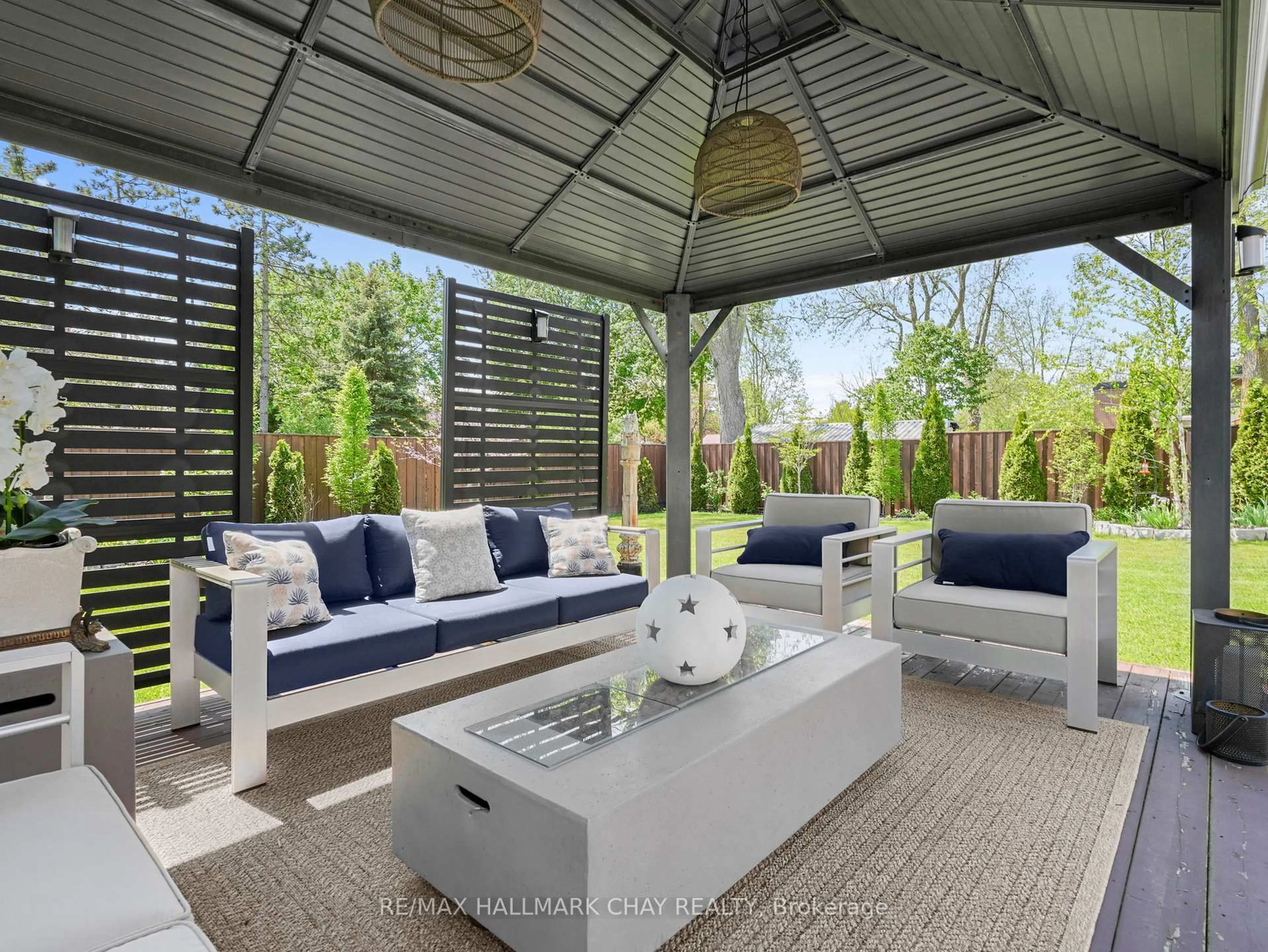 Patio, unknown for 97 Nelson St, New Tecumseth Ontario L9R 1H1