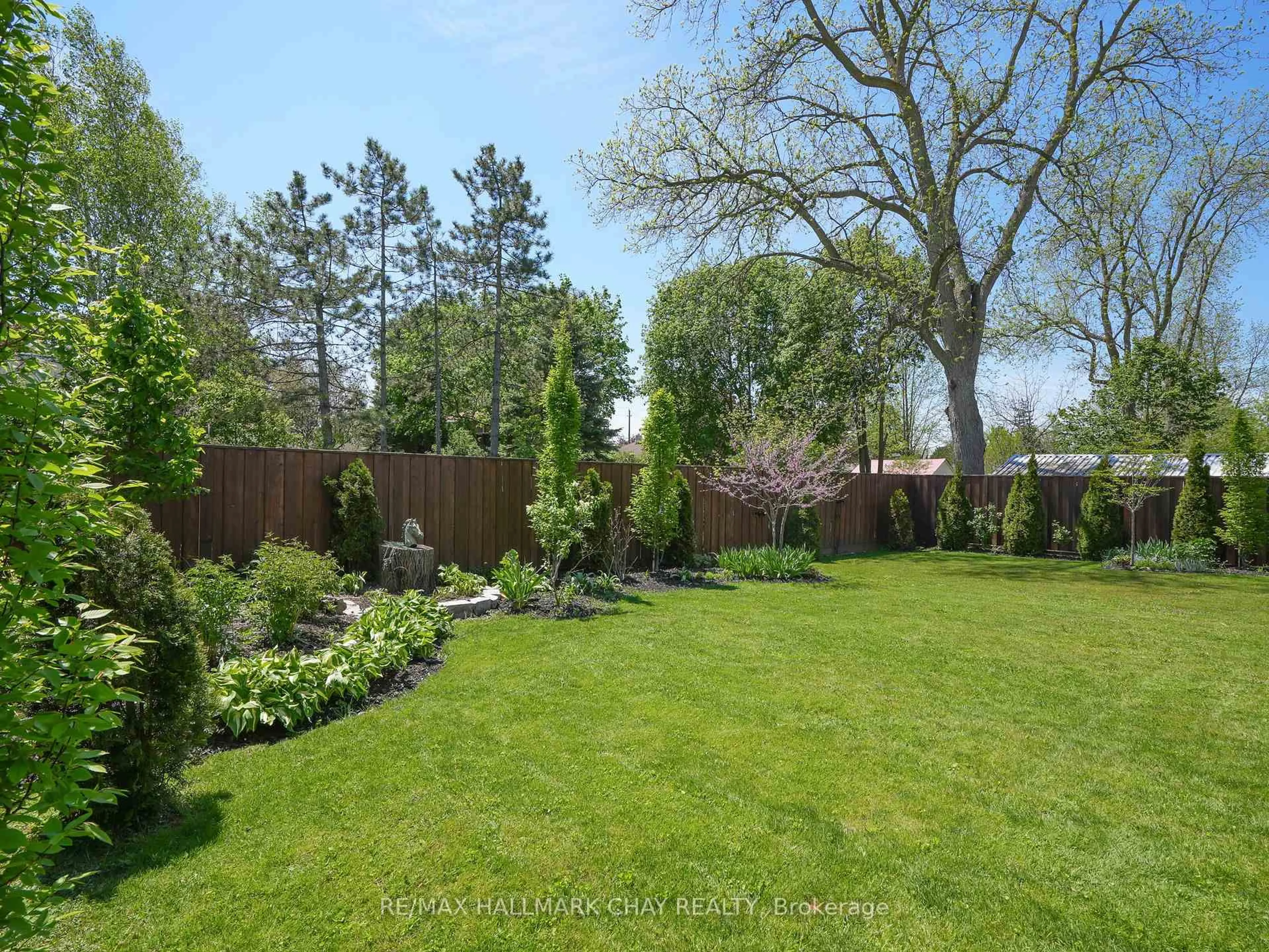 Patio, forest/trees view for 97 Nelson St, New Tecumseth Ontario L9R 1H1