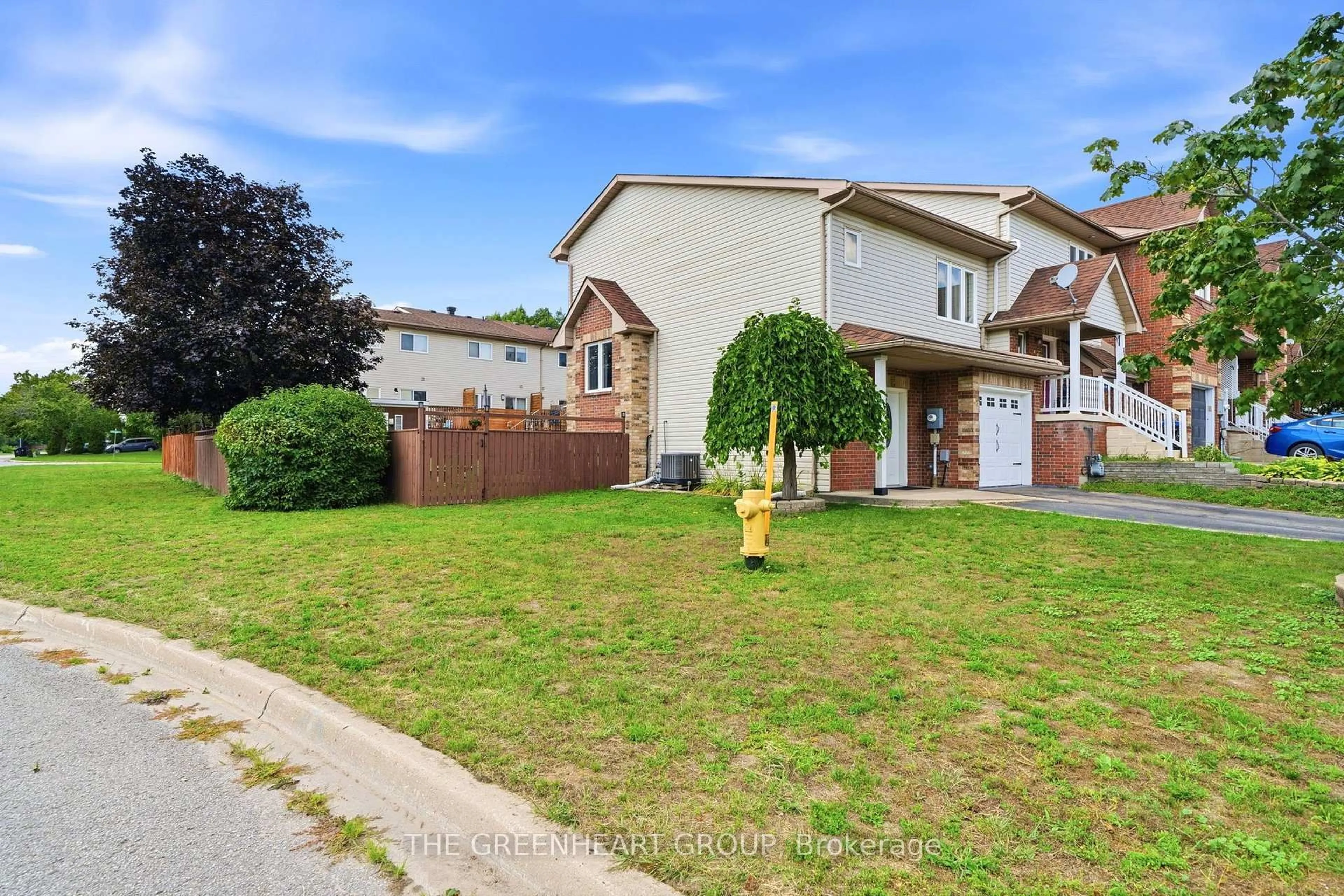 A pic from outside/outdoor area/front of a property/back of a property/a pic from drone, street for 88 Parkside Cres, Essa Ontario L3W 0K9