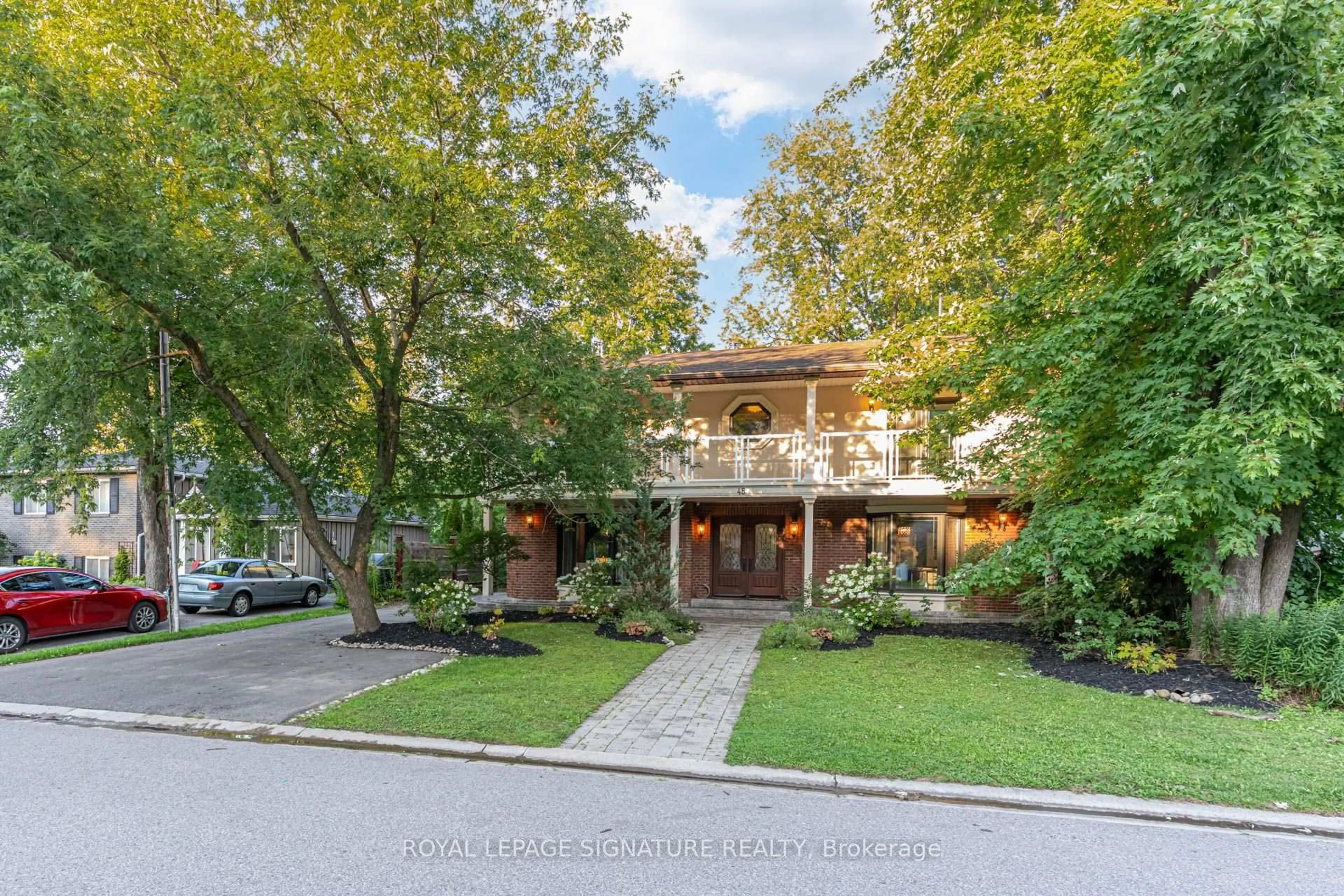 Home with brick exterior material, street for 45 Pleasant Ave, East Gwillimbury Ontario L9N 1A2
