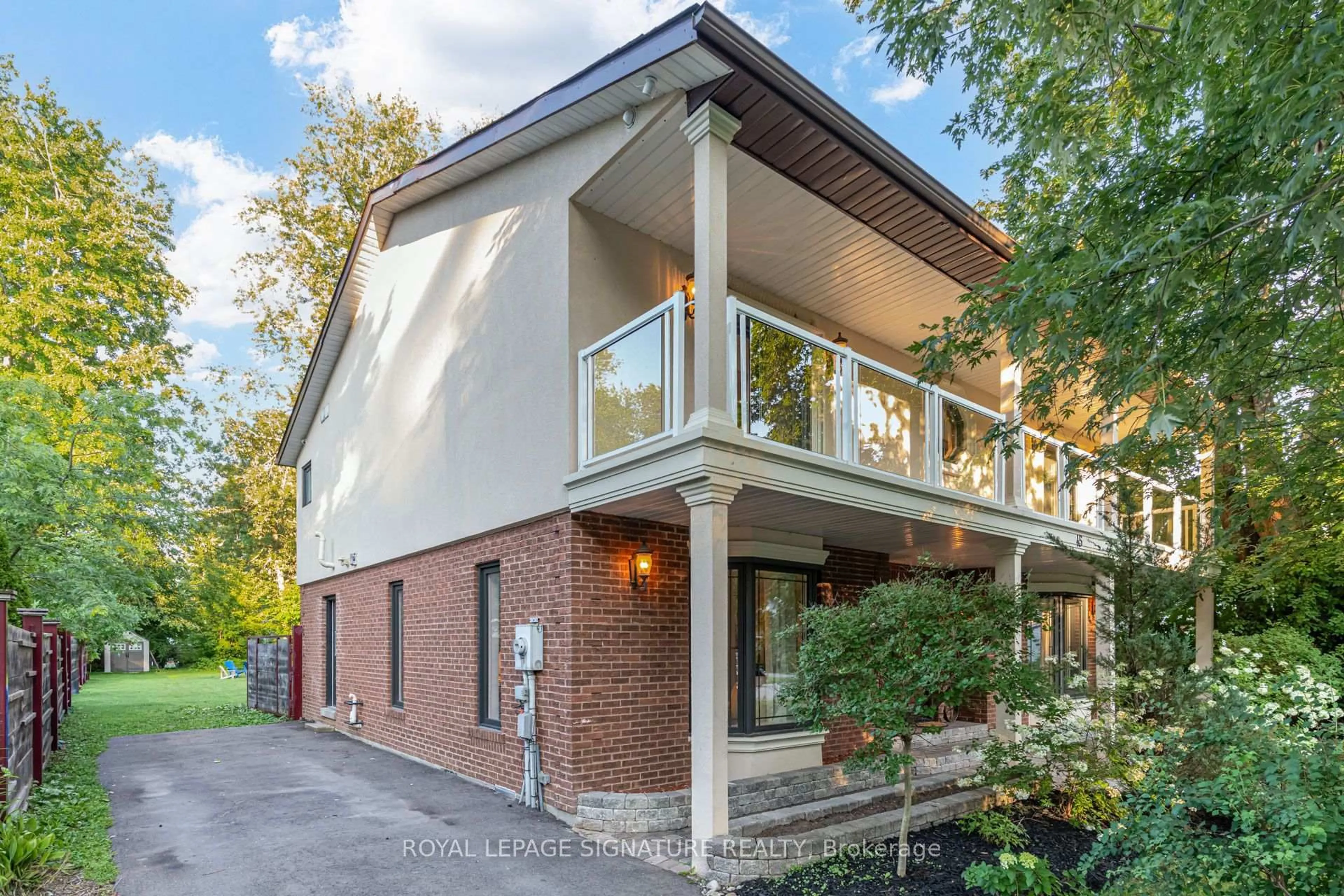 Home with brick exterior material, street for 45 Pleasant Ave, East Gwillimbury Ontario L9N 1A2